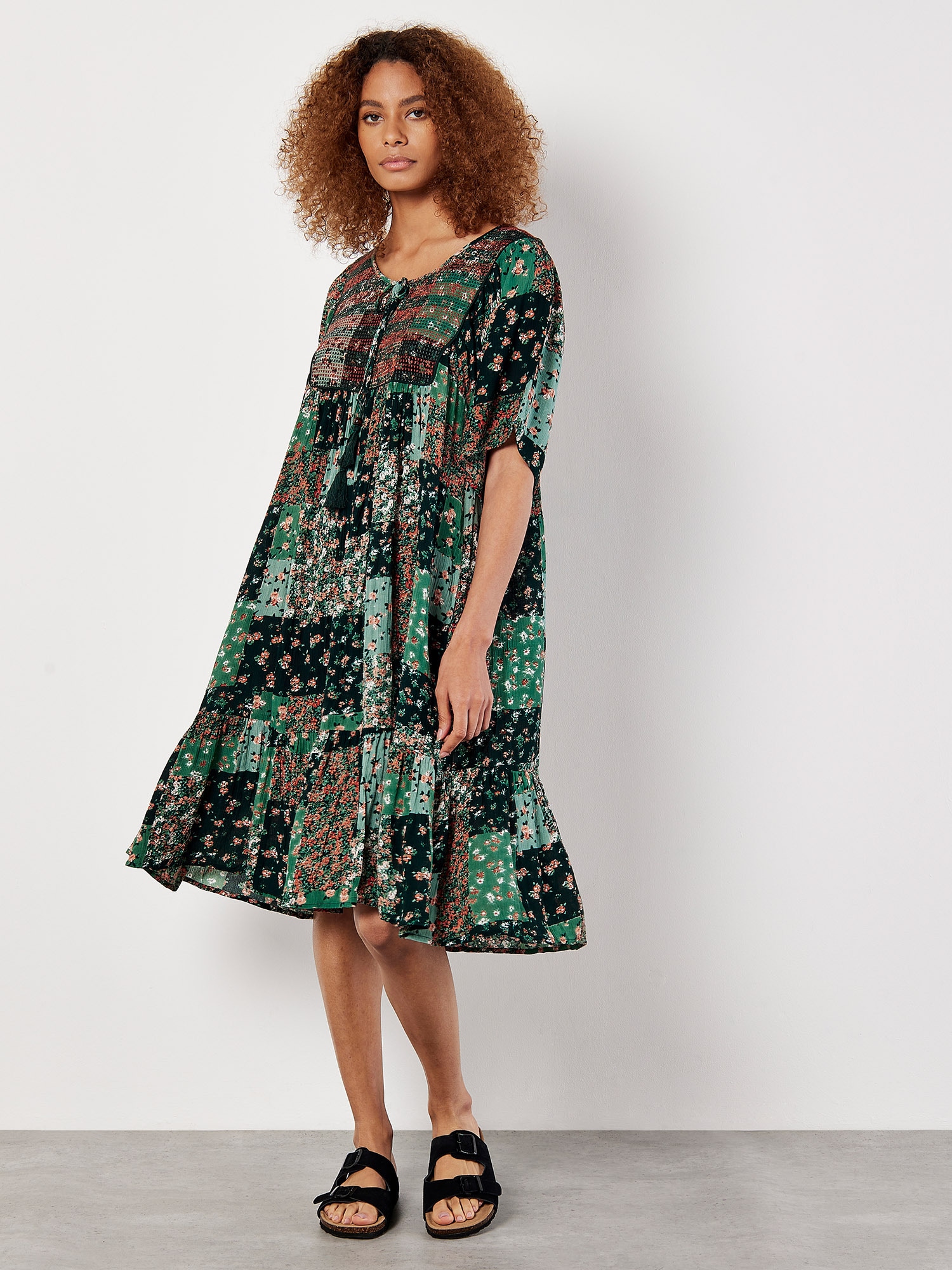 Apricot Druckkleid »Florales Patchwork-Kleid« mit Quastenband