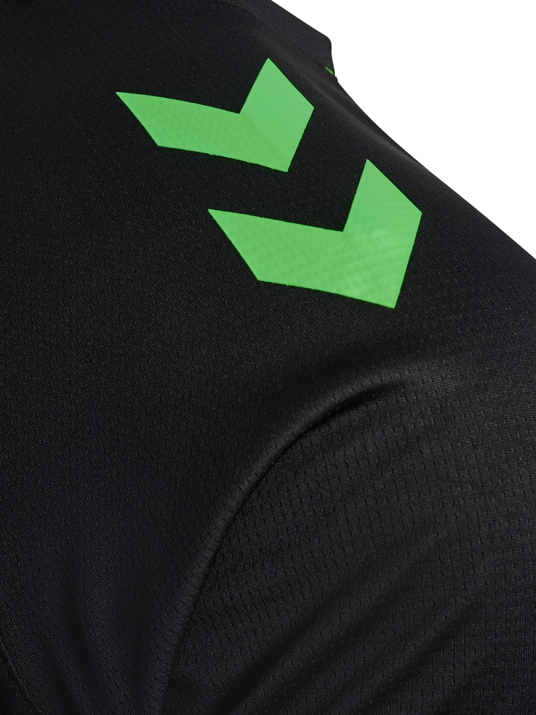 hummel Trainingsshirt »HMLLEAD 2.0 JERSEY S/S« mit Chevrons auf den Schultern, atmungsaktiv, schnelltrocknend