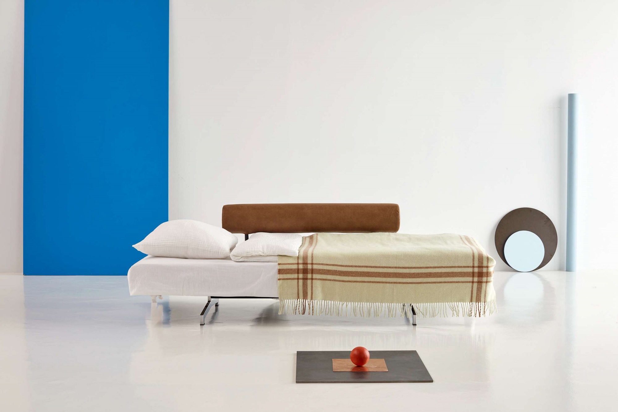 INNOVATION LIVING ™ 3-Sitzer »Ghia Schlafsofa, Multi-Wohlfühlsofa, Designfuß«, eine große Liegefläche mit geringer Stellfläche, beidseitig abklappbar