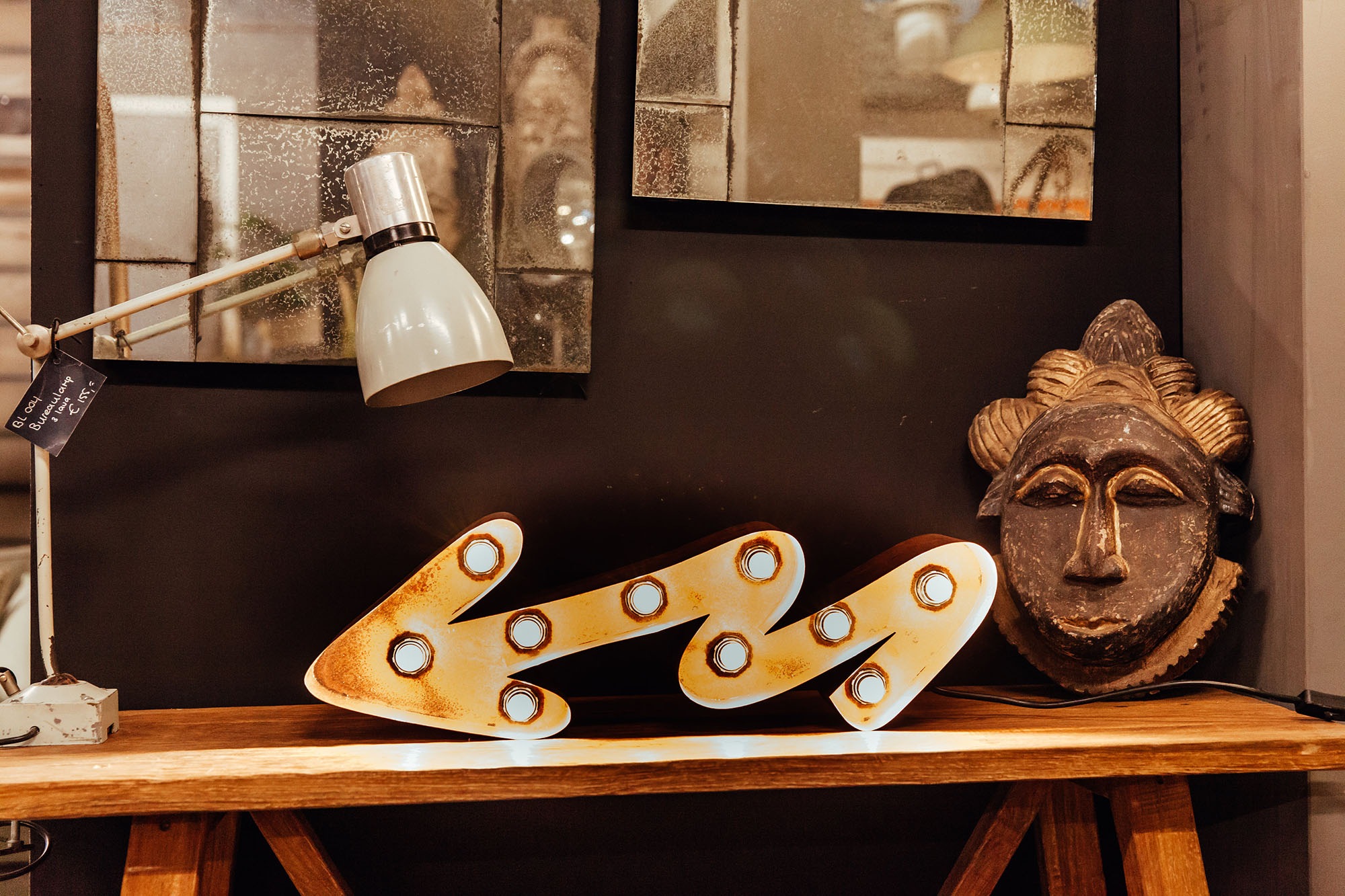 MARQUEE LIGHTS LED Dekolicht »Curved Arrow« E14 1 Stk. Warmweiß Wandlampe, Tischlampe Blitz-Pfeil 10 Leuchtmittel E14 (exkl.)- 61x19cm