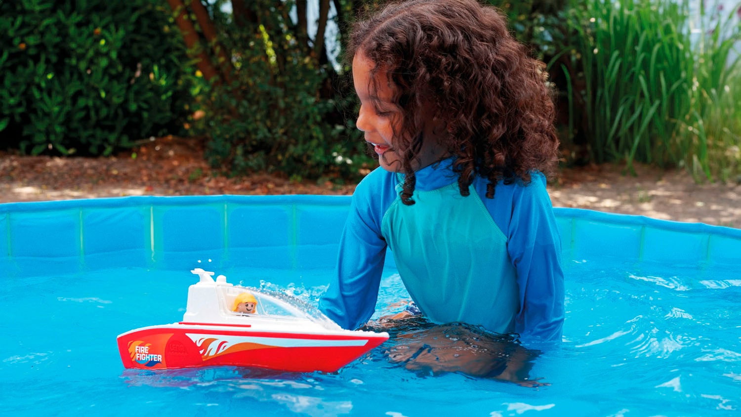 Lena® Spielzeug-Boot »Boazz Feuerwehrboot, ohne Pumpe« inklusive Spielfigur; Made in Europe