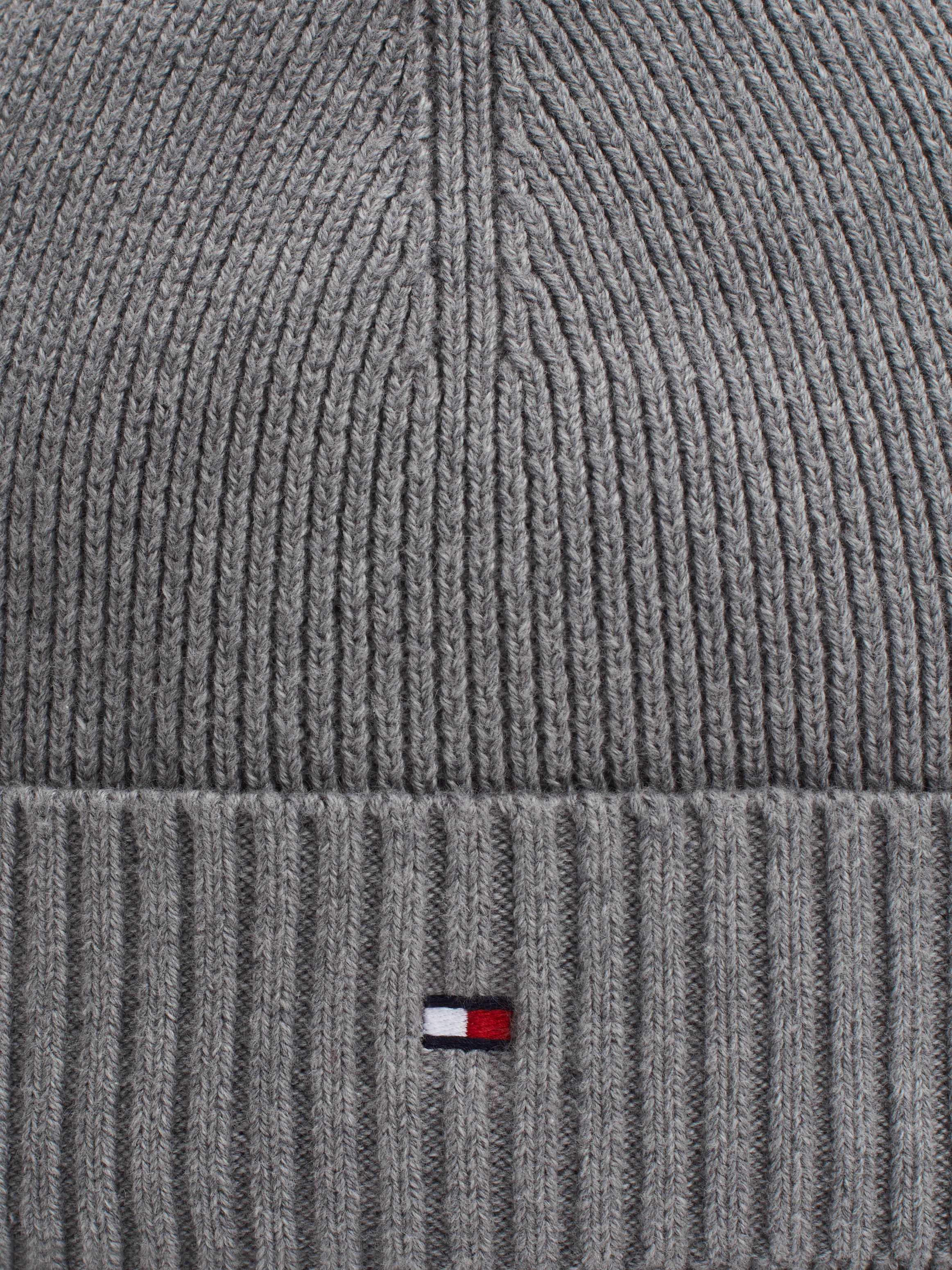 Tommy Hilfiger Strickmütze »TH FLAG PIMA COTTON BEANIE« Beanie mit Logostickerei, mit Kaschmiranteil Unisex