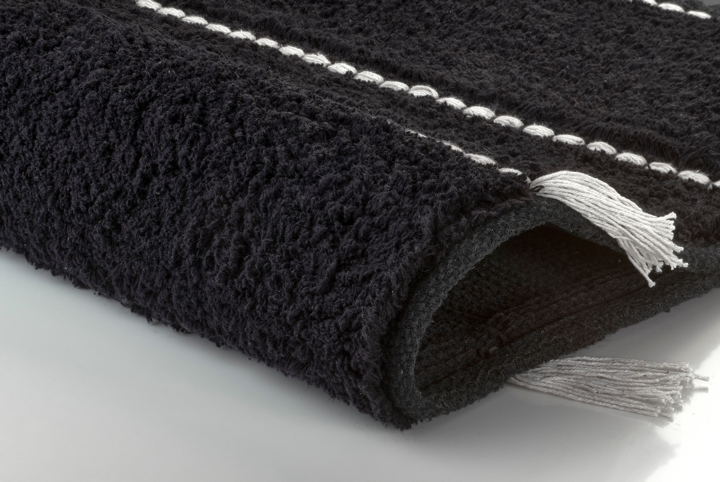Kleine Wolke Badematte »Travis«, rutschhemmend beschichtet, fußbodenheizungsgeeignet, Badteppich, gestreift mit Quasten, reine Baumwolle, waschbar