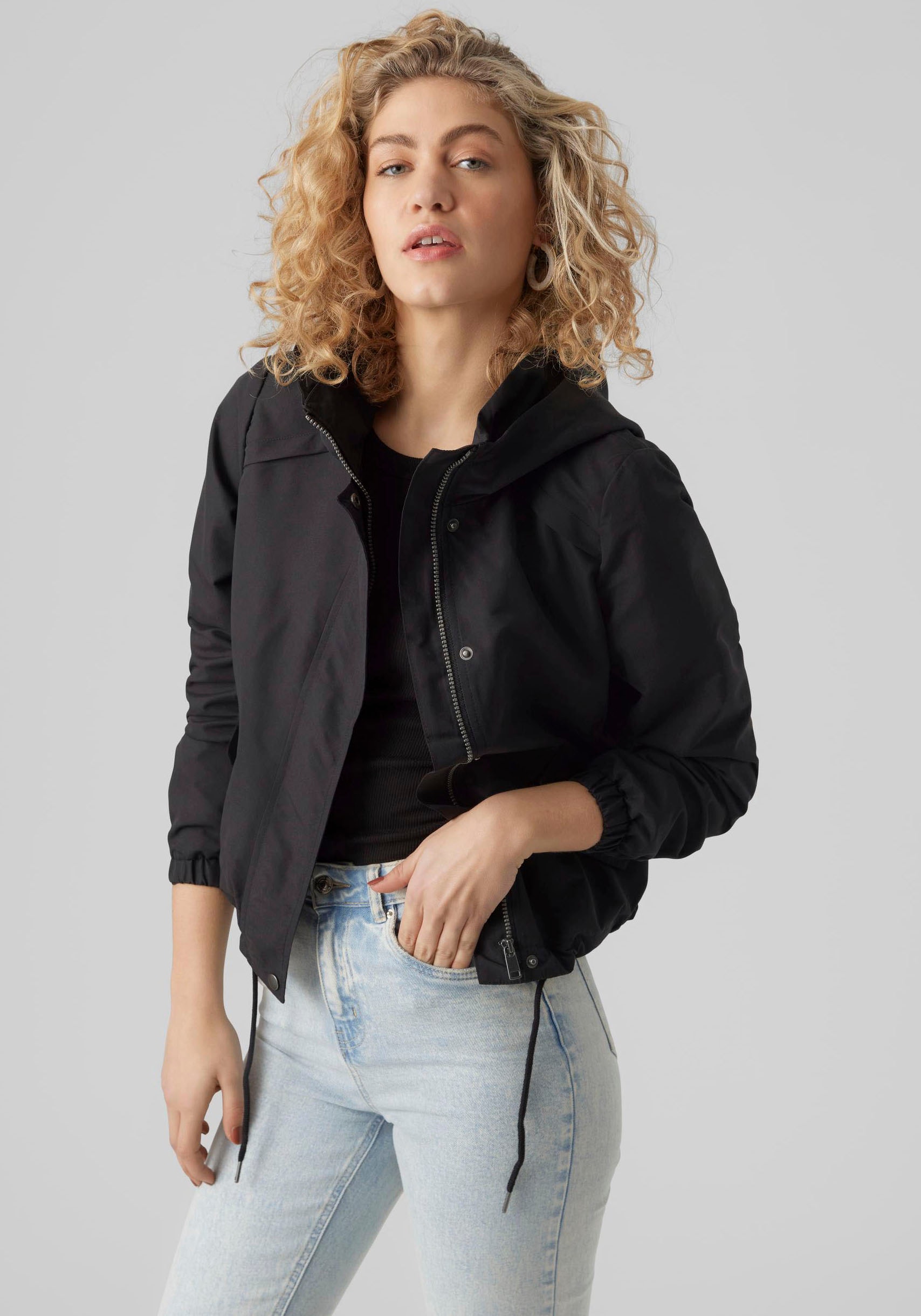 Vero Moda Parka »VMZOA SS23 SHORT PARKA«, mit Kapuze, mit Kapuze