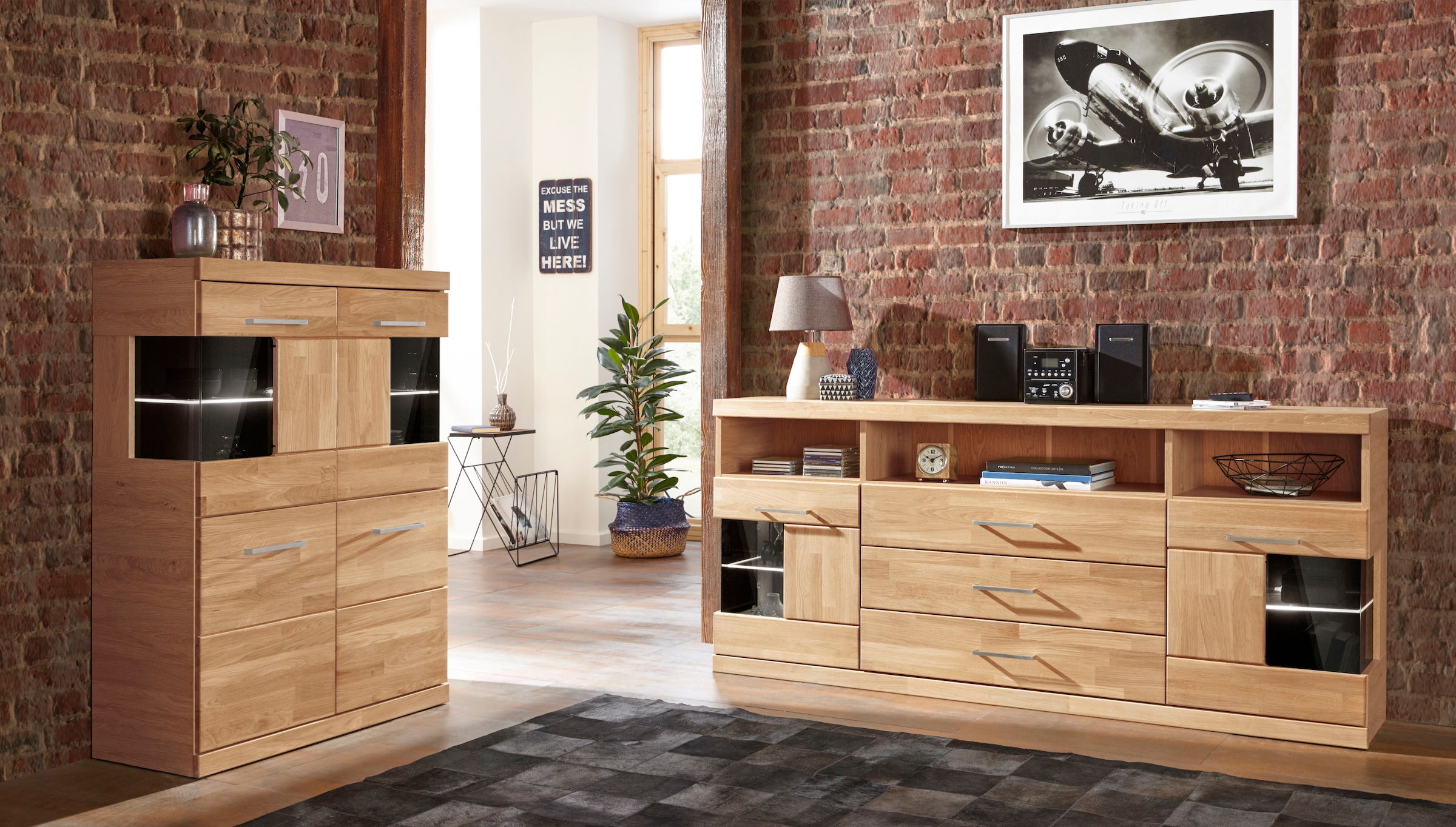 Home affaire Highboard »Ribe,85cm breit,115cm hoch, Fronten Massivholz,4 breite Fächer«, Korpus Holzwerkstoff,2Türen mit Glaseinsatz, Böden versetzbar