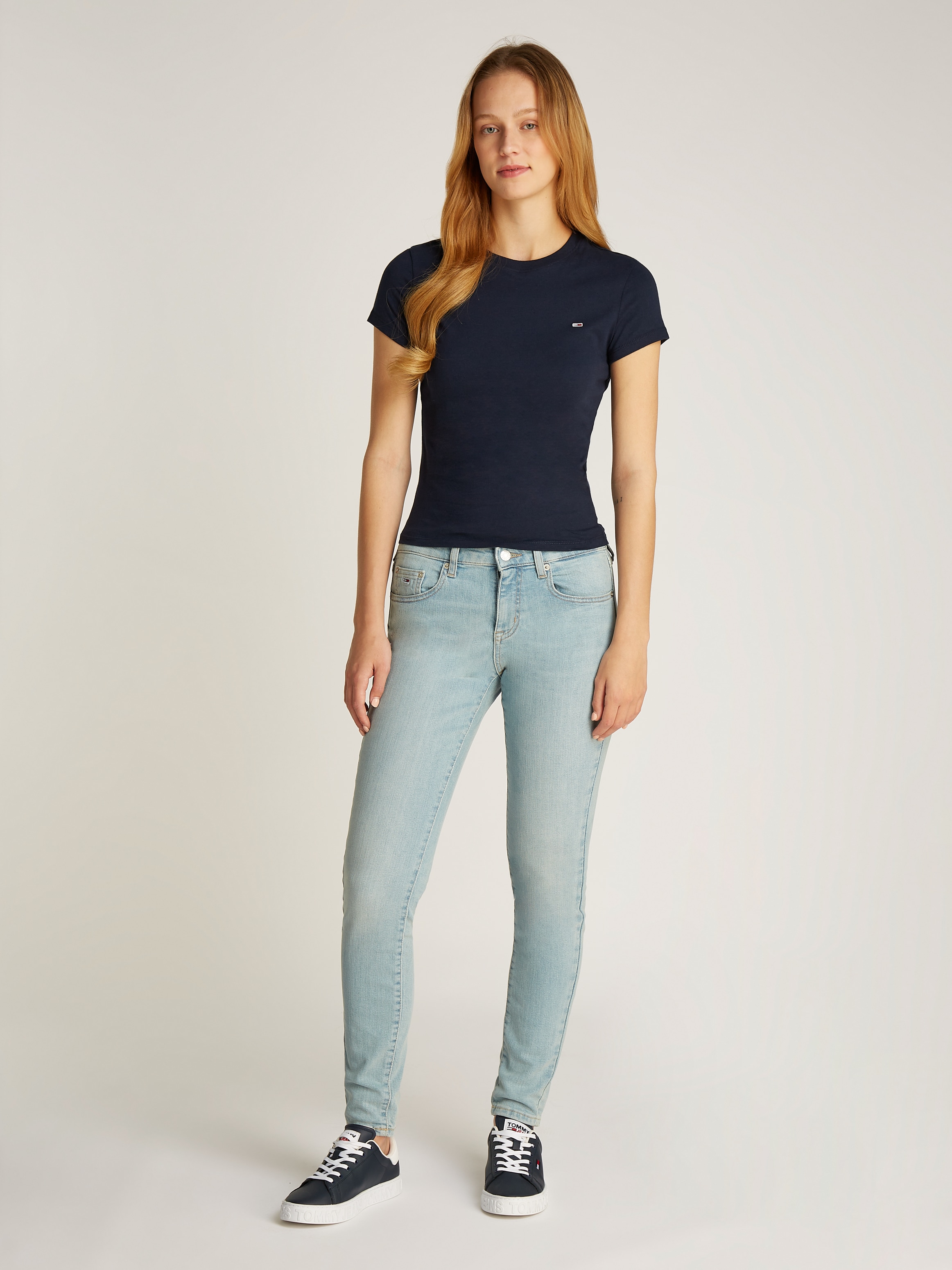 Tommy Jeans T-Shirt »TJW 2PACK C-NECK TEE«, (Packung, 2 tlg., 2er), mit Logo-Stickerei