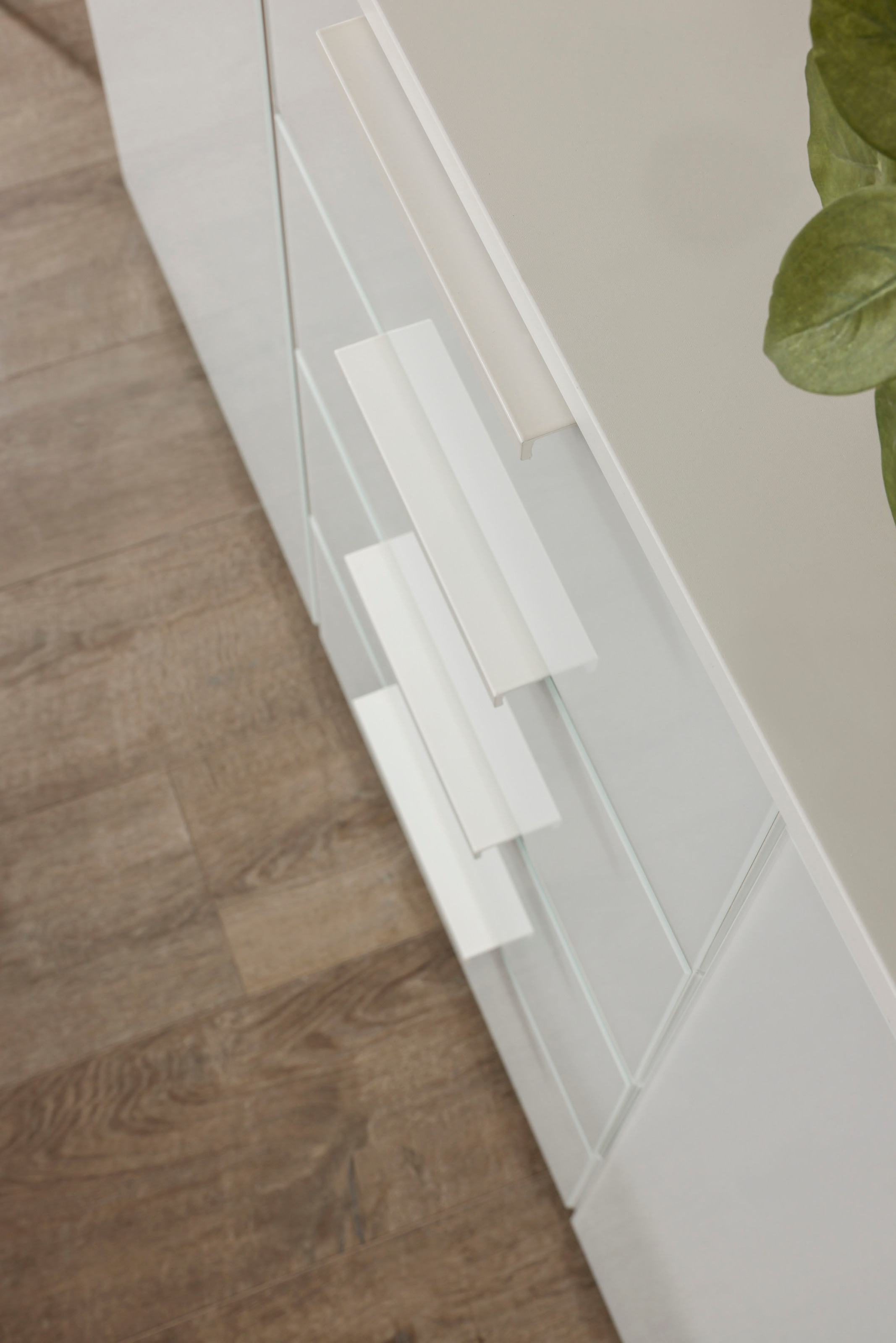 rauch Schubkastenkommode »Sideboard Kommode Kombikommode KOLUNA mit Glasfront«, (Breite 120 cm), vier große Schubladen, mit insgesamt 4 Einlegeböden MADE IN GERMANY