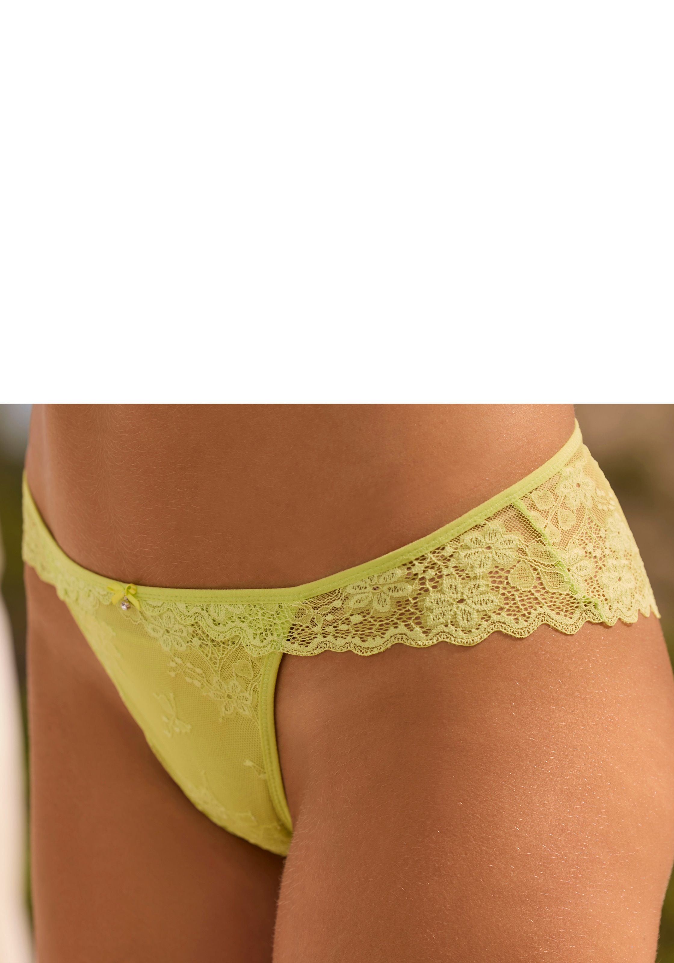 Slip, aus zarter Jacquardspitze mit edlem Accessoire