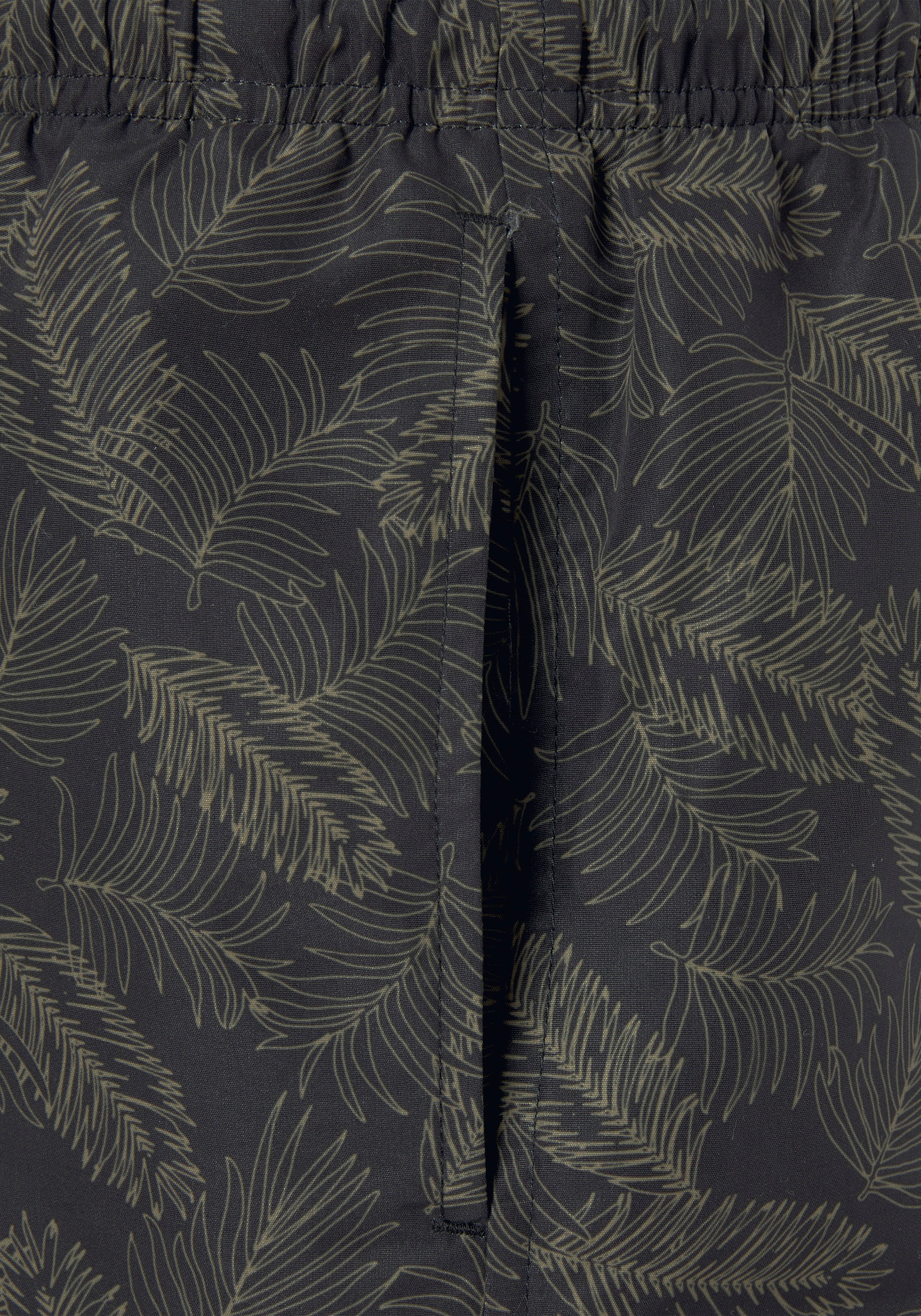 Bruno Banani Badeshorts mit floralem Design