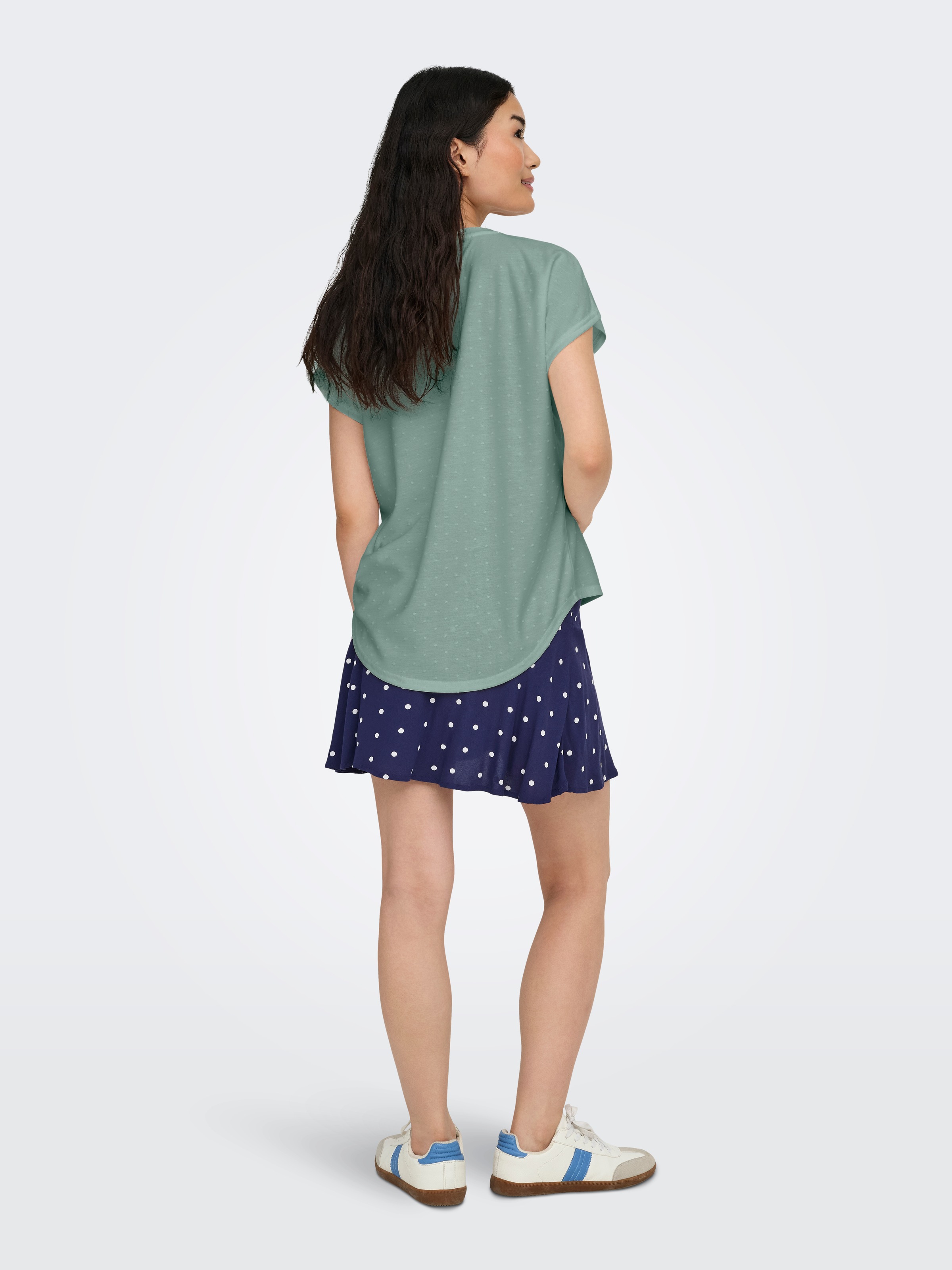 ONLY Kurzarmshirt »ONLMOLLY S/S O-NECK DOBBY TOP JRS« Materialmix, regular fit, Rundhals
