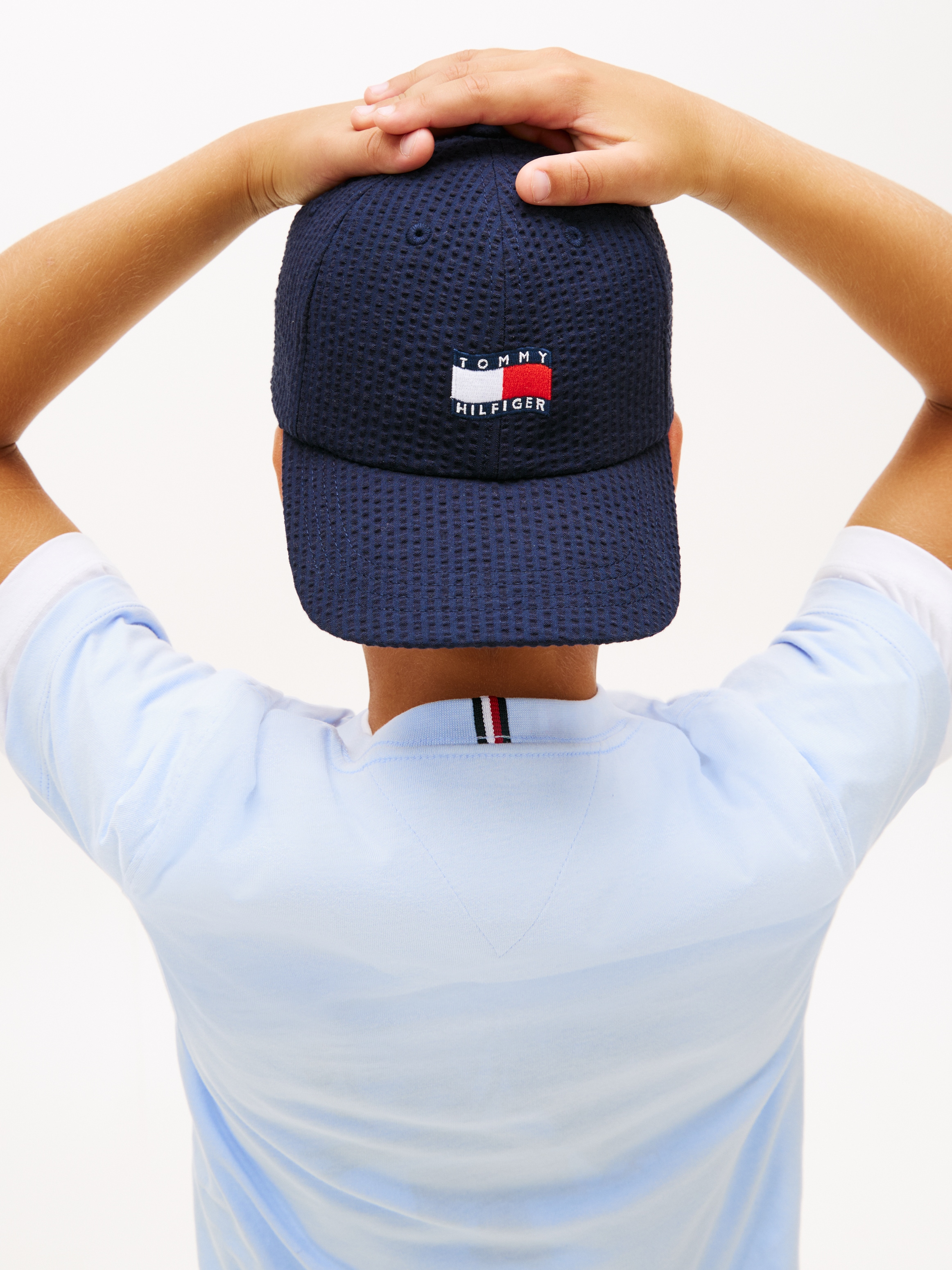 Tommy Hilfiger T-Shirt »ESSENTIAL COTTON REG FIT TEE SS« Kinder bis 16 Jahre, mit Rundhalsausschnitt