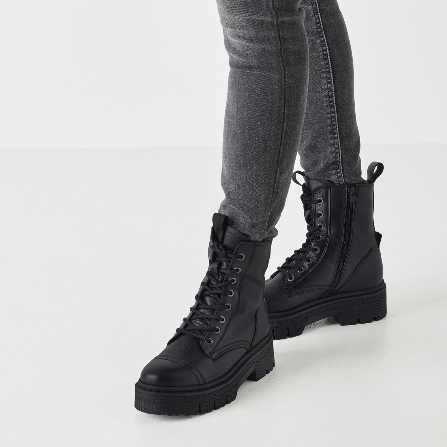 Tamaris Schnürstiefelette  , Blockabsatz, Plateau, Schnürboots mit T-Prägung am Label