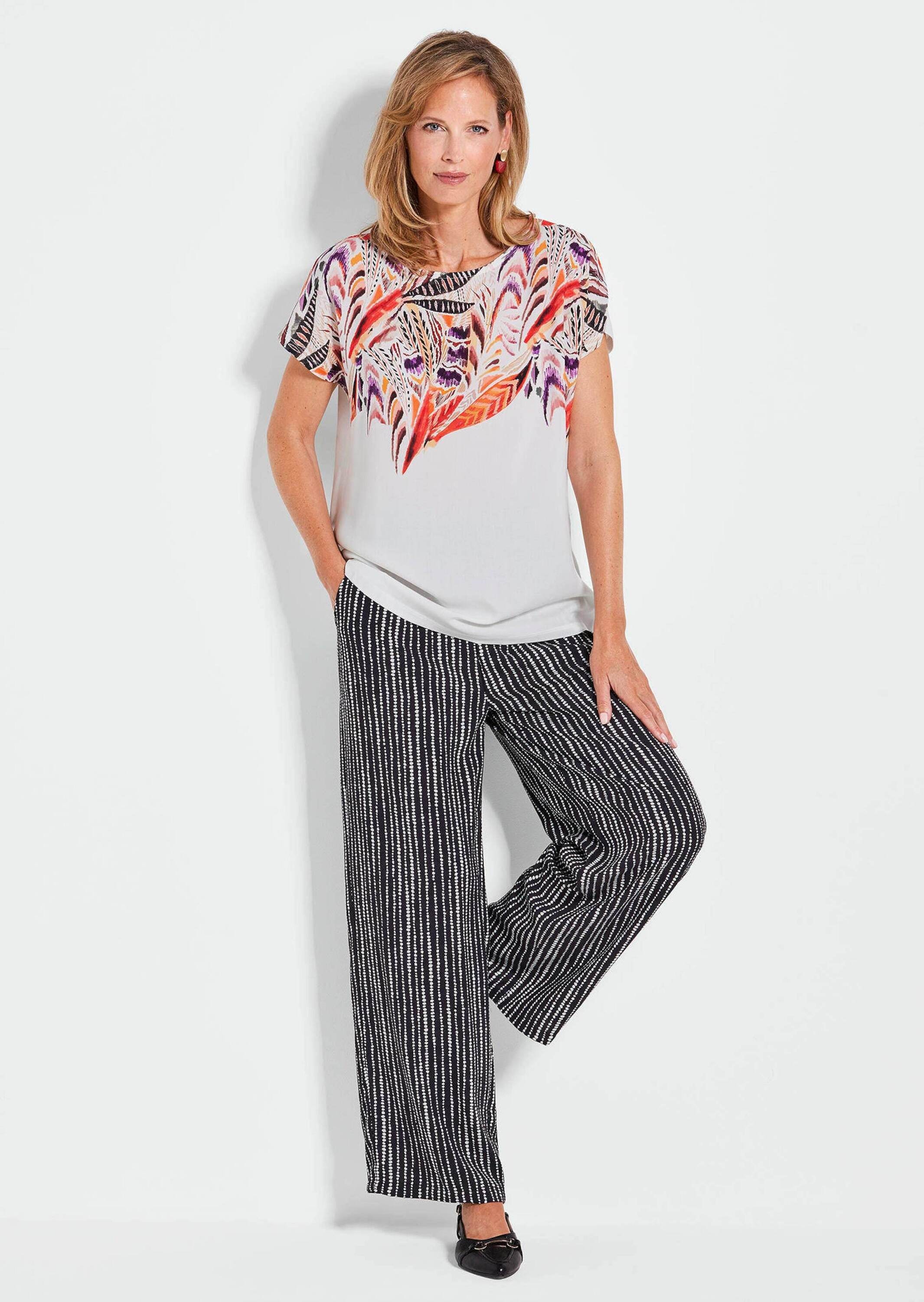 GOLDNER Kurzarmshirt »Kurzgröße Elegantes Oberteil mit Ethno-Muster« Dekorativer Druck