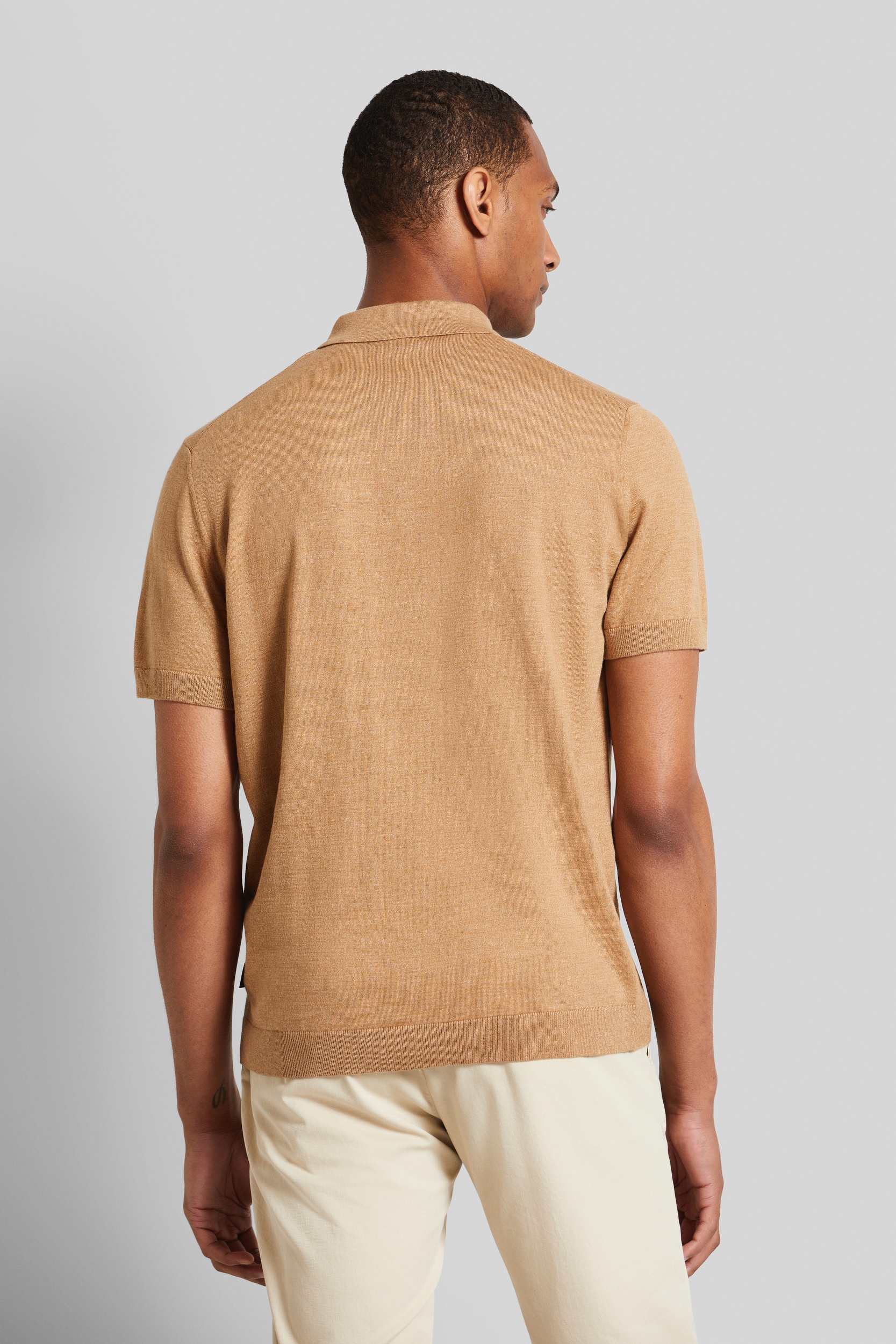 bugatti Poloshirt in klassischer Form