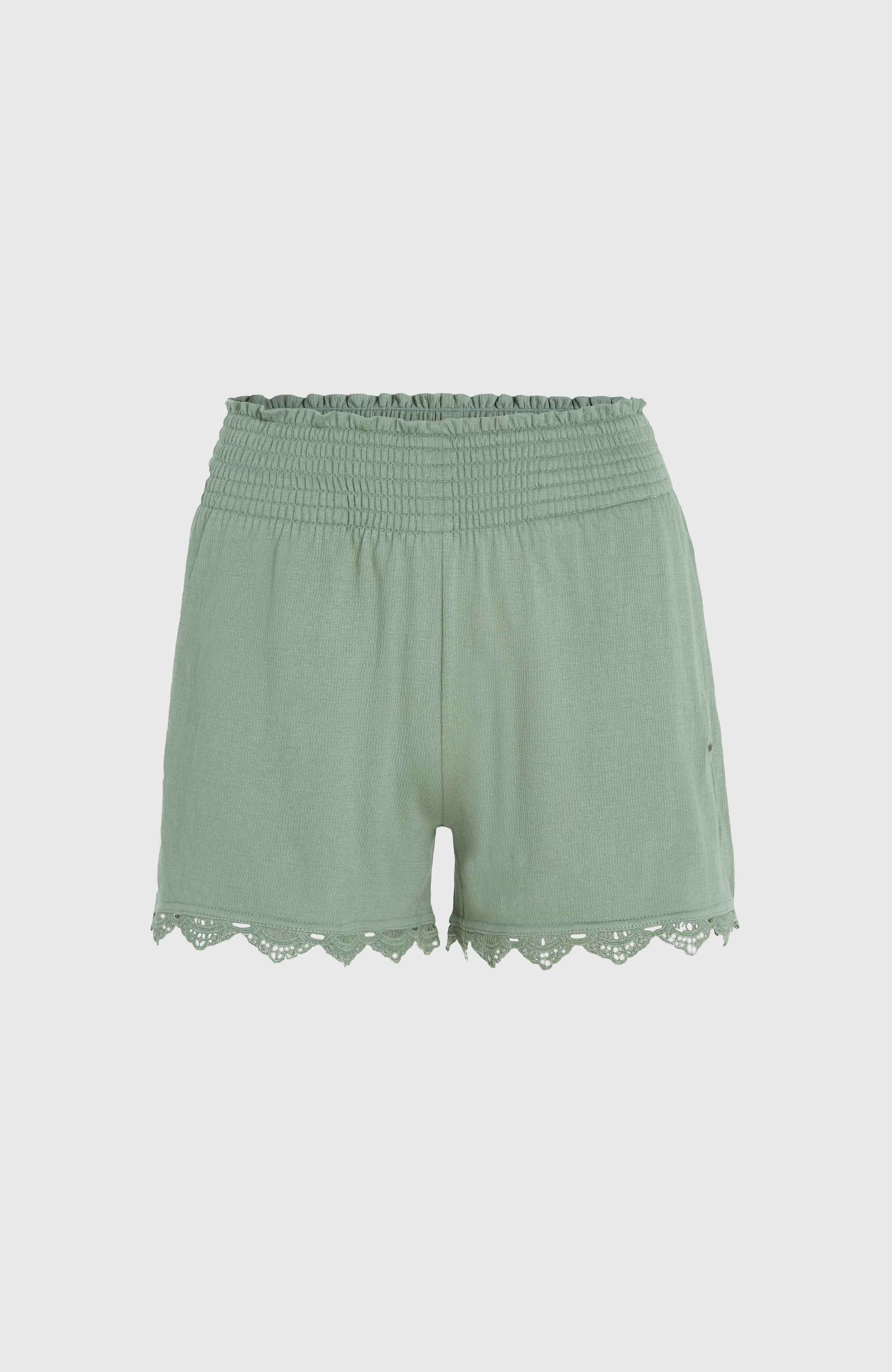 O'Neill Sweatshorts »ESSENTIALS AVA SMOCKED SHORTS«, mit Häkeldetails
