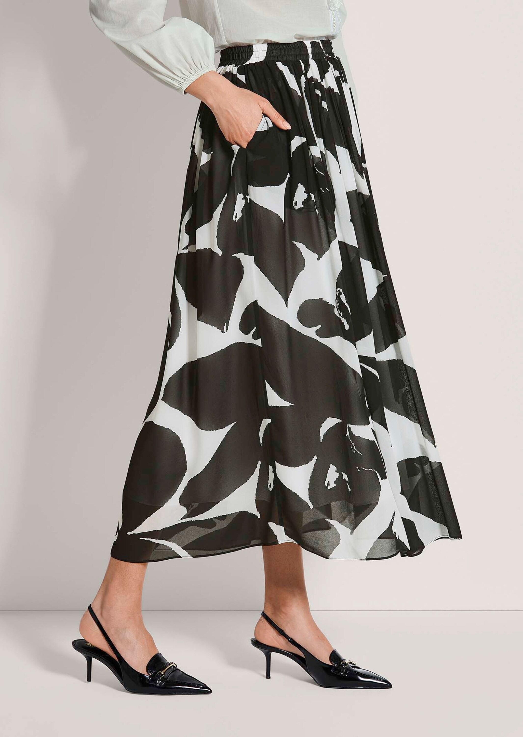 MADELEINE Midirock »Midirock Druckrock mit floralem Muster« Nahttaschen