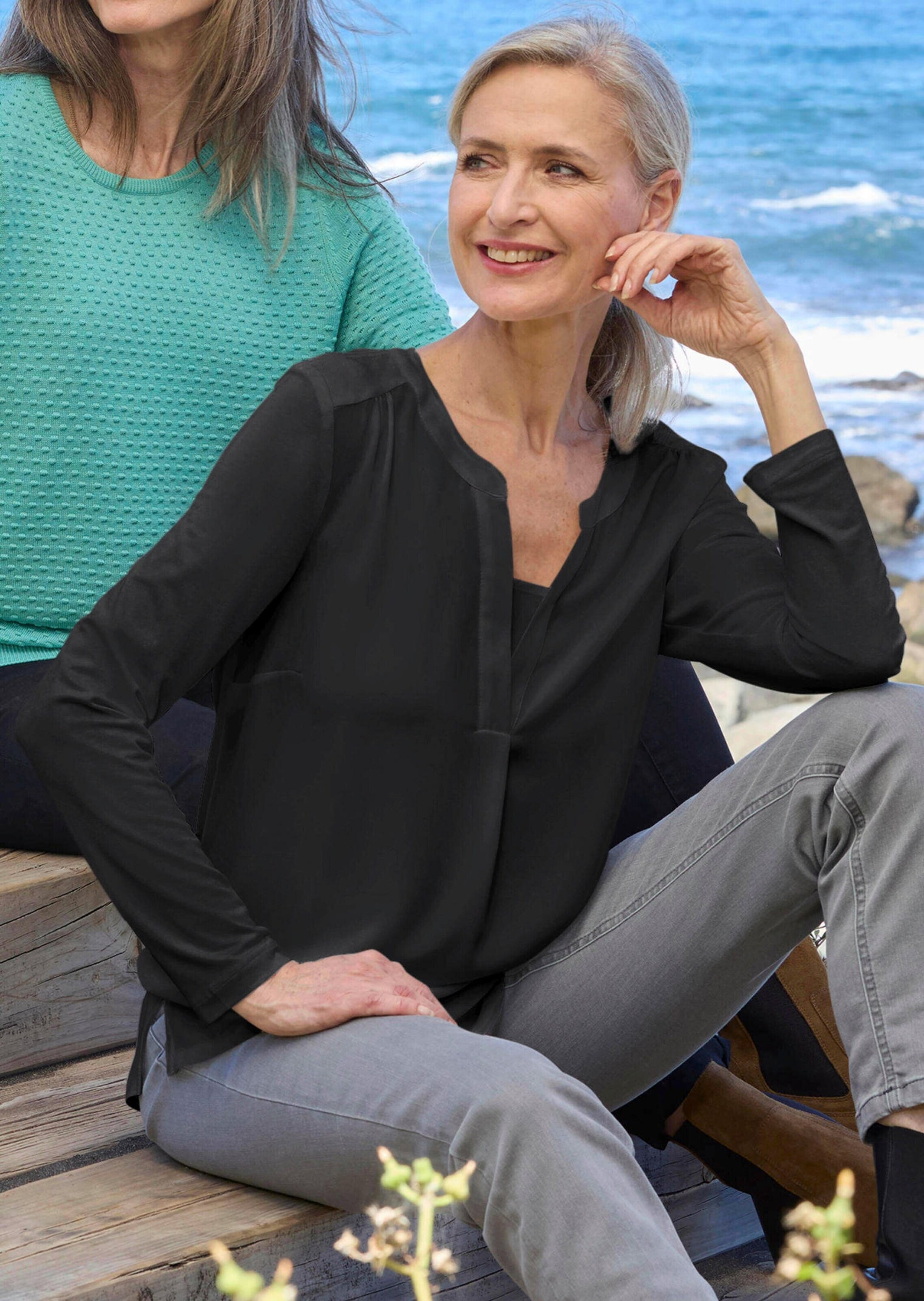 GOLDNER Kurzarmbluse »Langarm Damen Unibluse mit Chiffoneinsatz und Rundhalsaussschnitt«