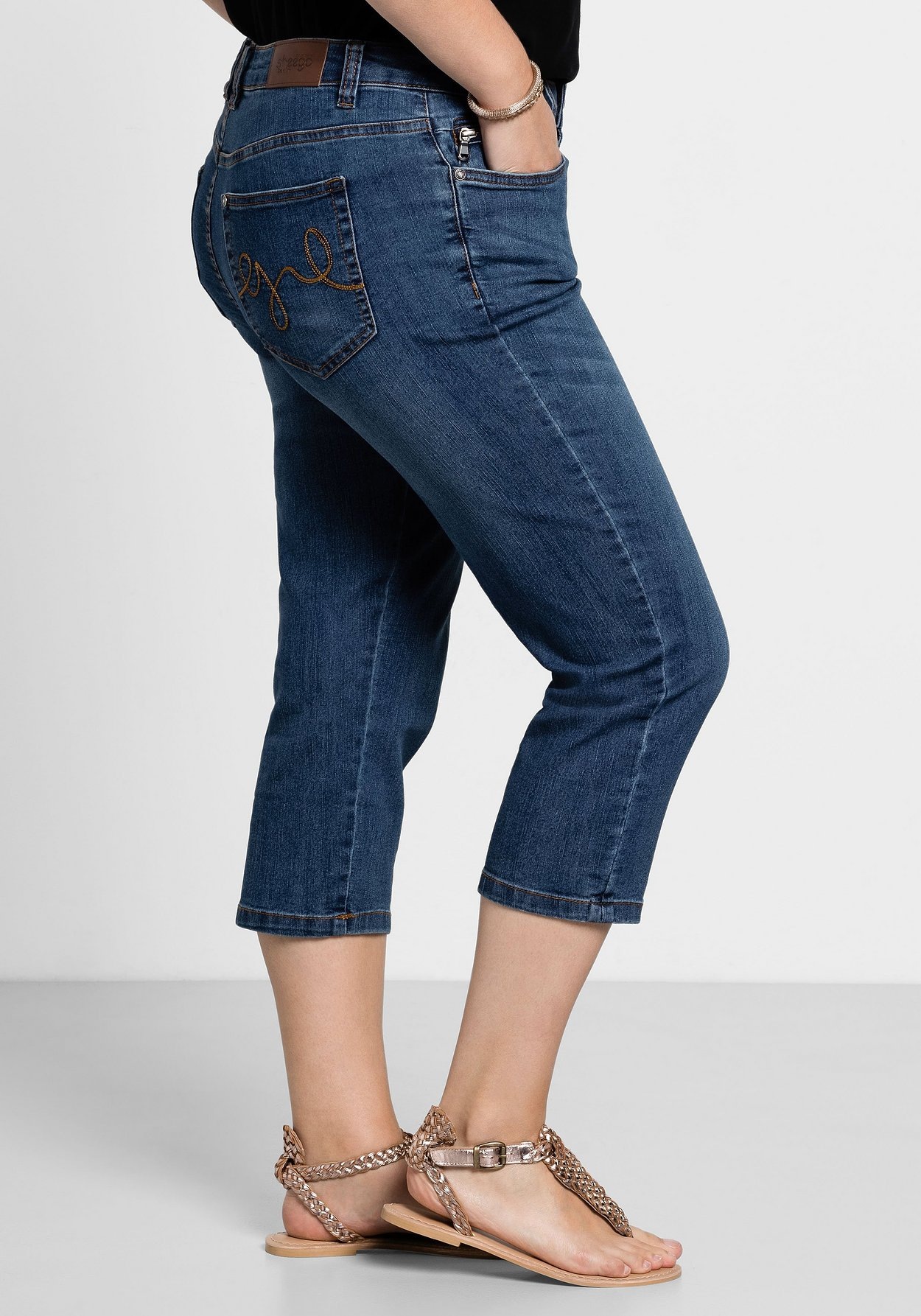 Sheego Caprijeans »Caprijeans mit Used-Effekten«