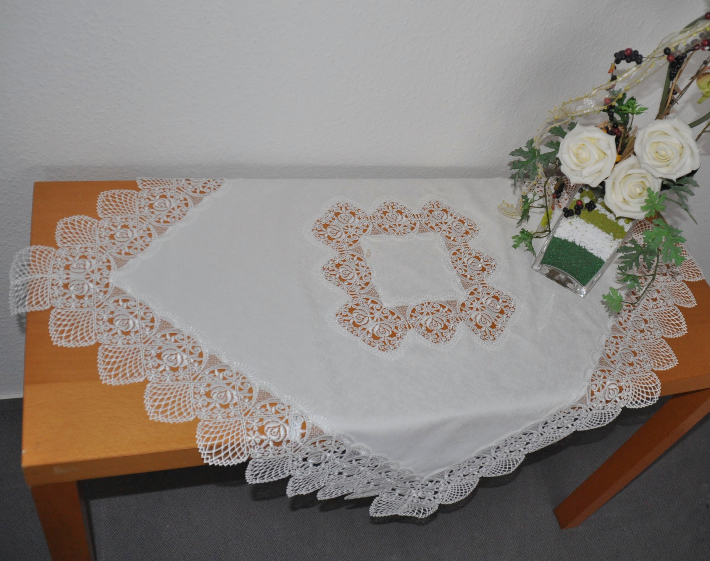 Stickereien Plauen Mitteldecke »Tischdecke Rosenzauber« Plauener Spitze, Made in Germany