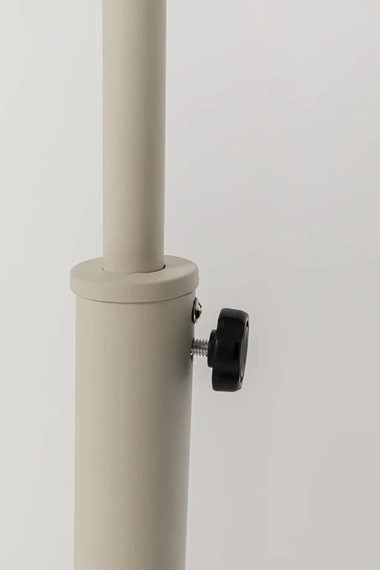 SalesFever Bogenlampe »Elegante Form mit stilvollem Metallschirm und hochwertigem Marmorfuß« E27 1 Stk. beige, Höhe 208 cm, mit Marmorfuß & Dimmer – zeitloses Design