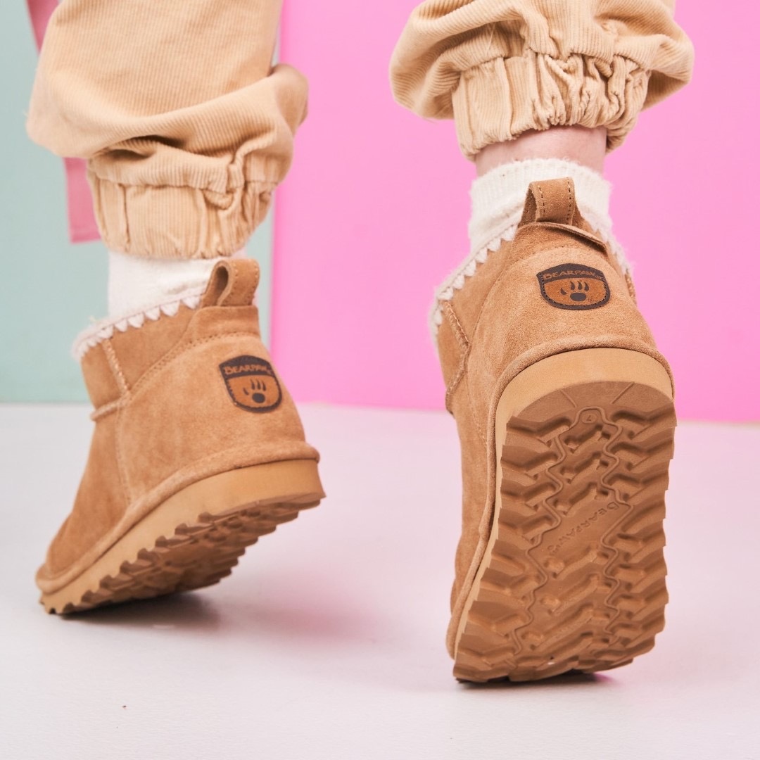 Bearpaw Winterboots »Alyssa«, Schlupfstiefel, Winterstiefel mit Lammwolle