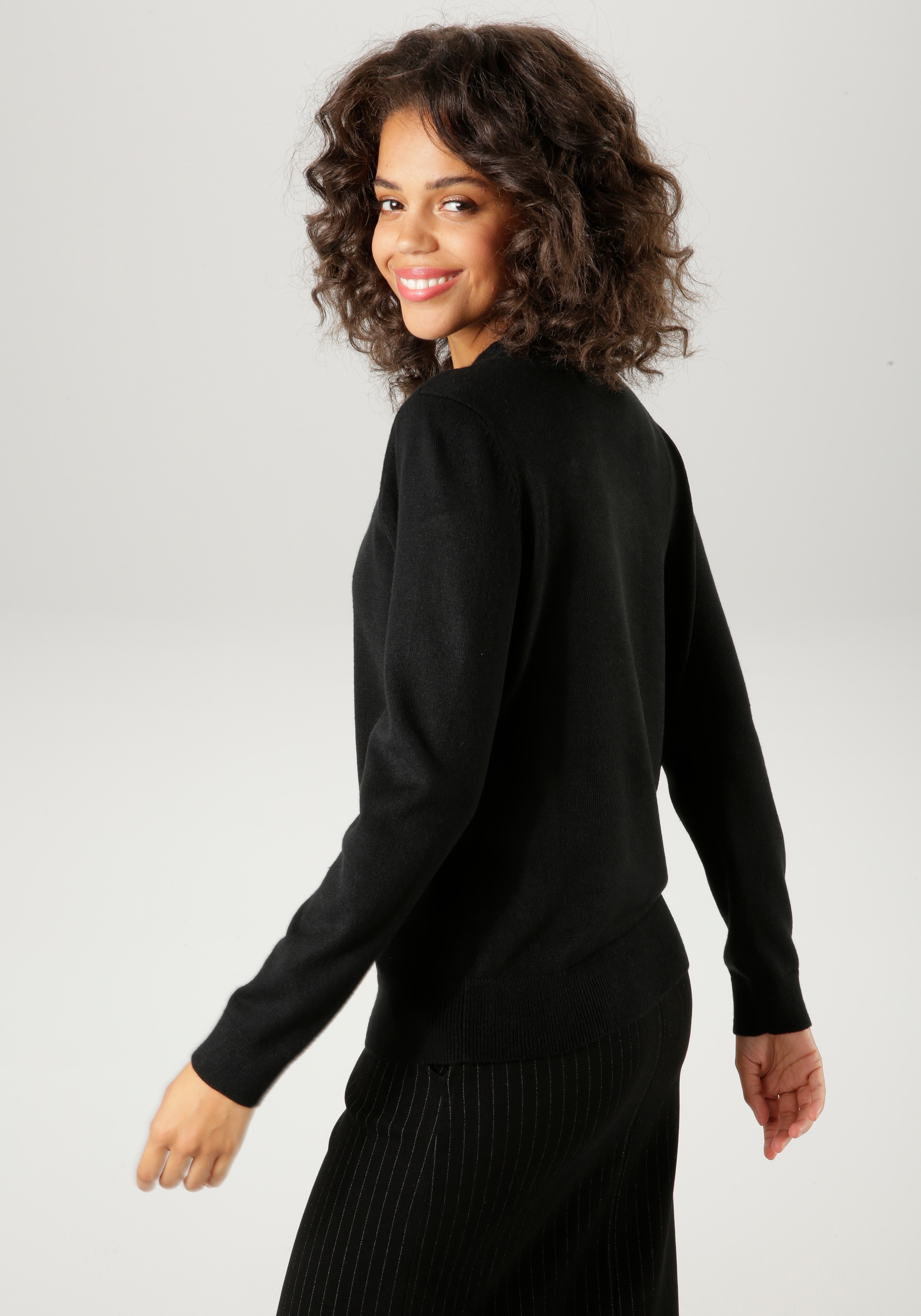 Aniston CASUAL Strickpullover, mit Cut-out am Dekolleté