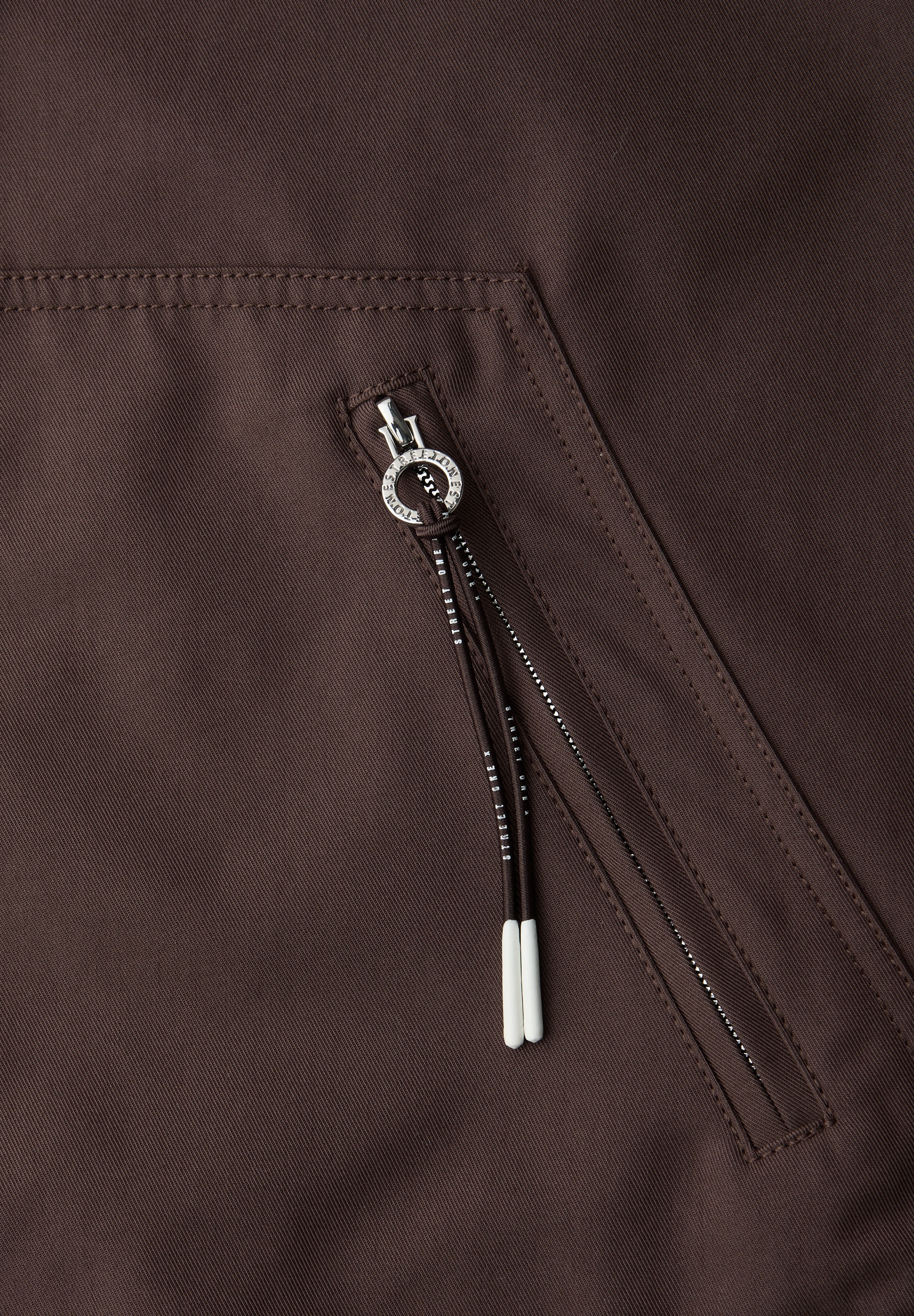 STREET ONE Parka mit Kapuze mit seitlichen Zipper‑Taschen und Nieten‑Details an den Ärmeln