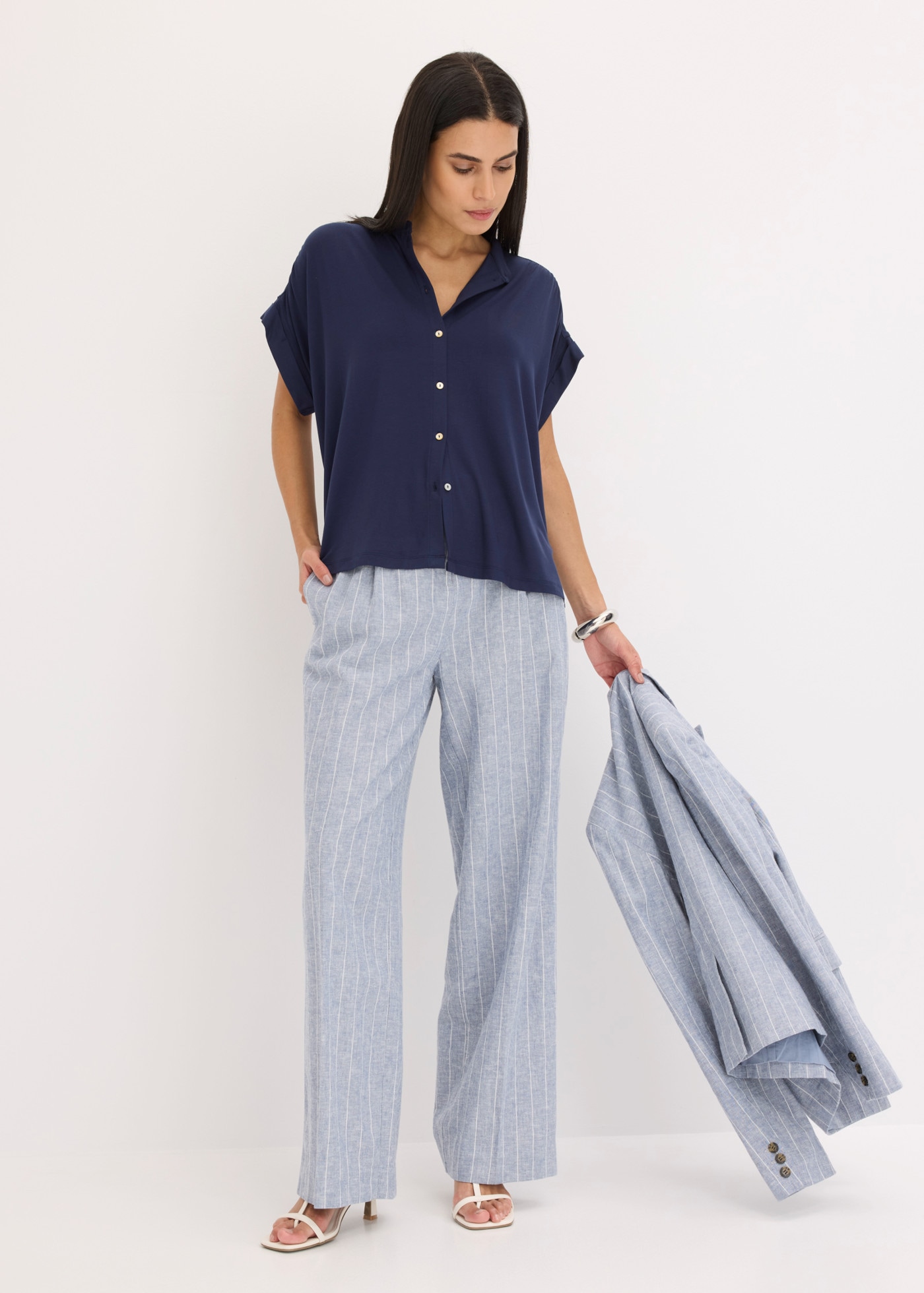 bonprix Blusenshirt aus Viskose, lässige Passform, Kurzarm, ohne Kragen, festlicher Stil