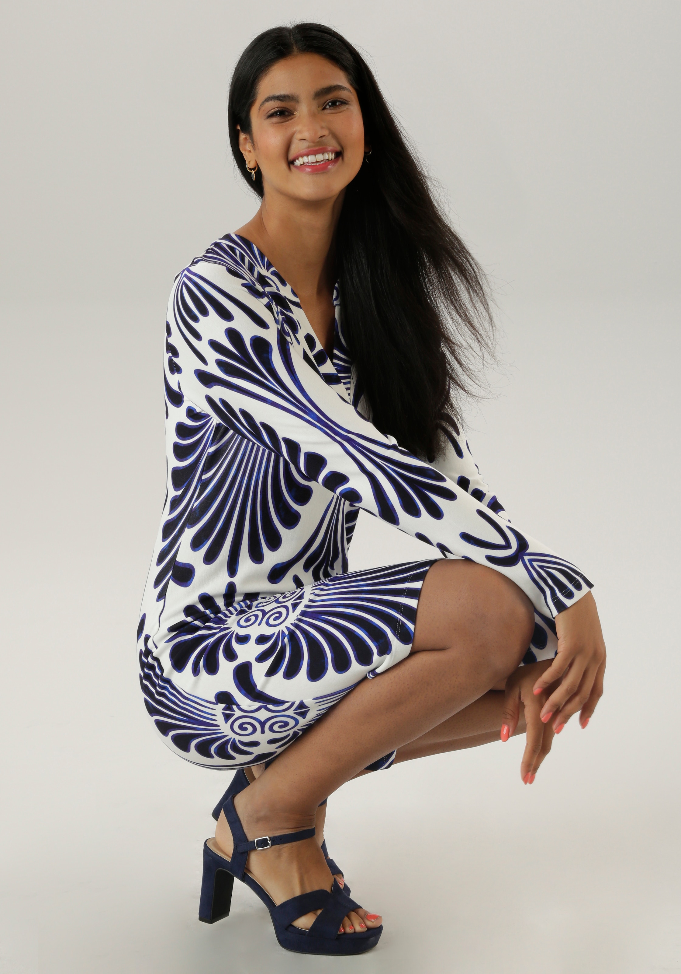 Aniston SELECTED Minikleid, mit fantasievoller Musterung