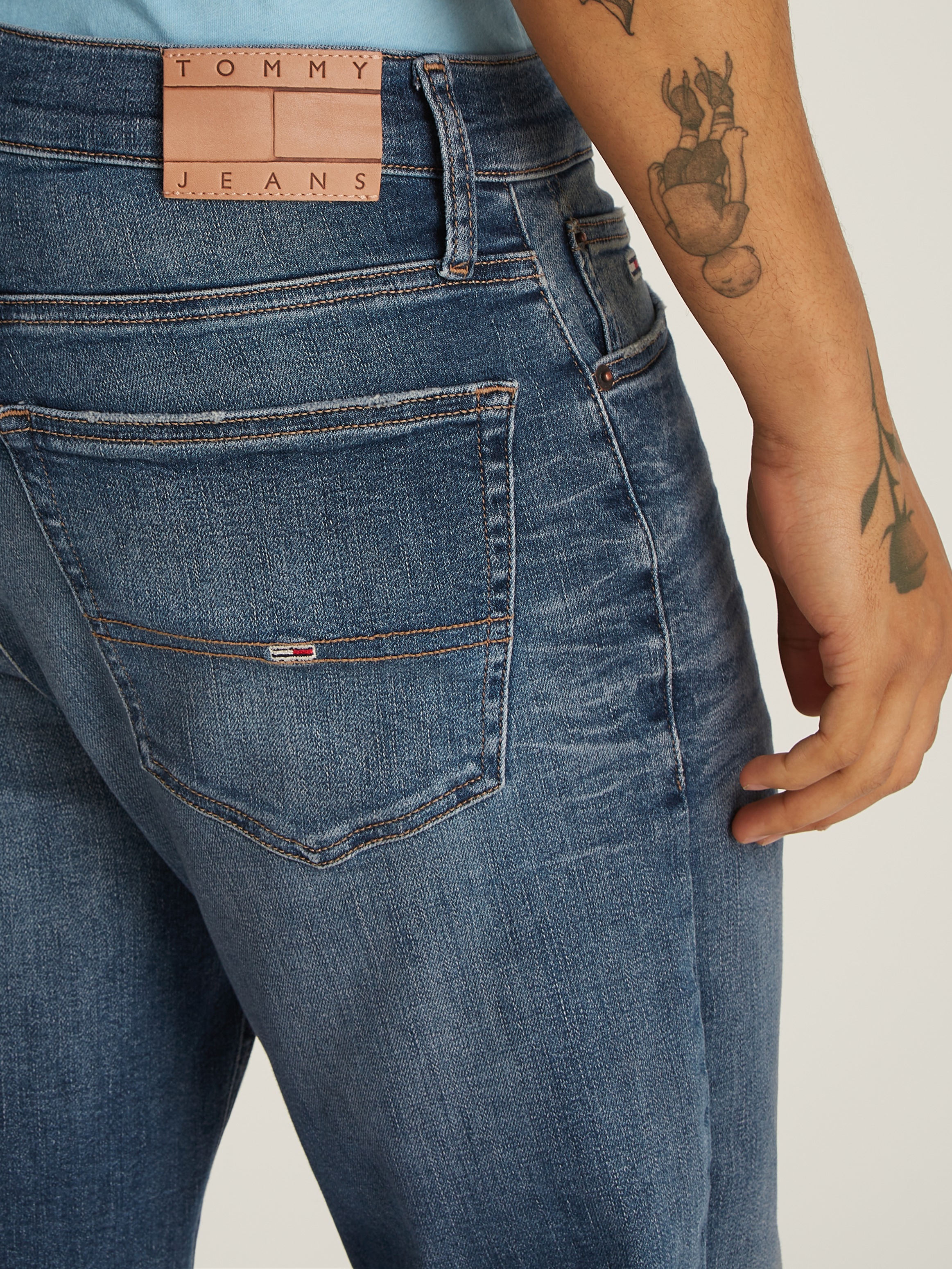 Tommy Jeans Slim-fit-Jeans »Ryan Regular Slim Straight«, Slim‑Straight‑Jeans aus hochwertigem Denim regulärer Leibhöhe