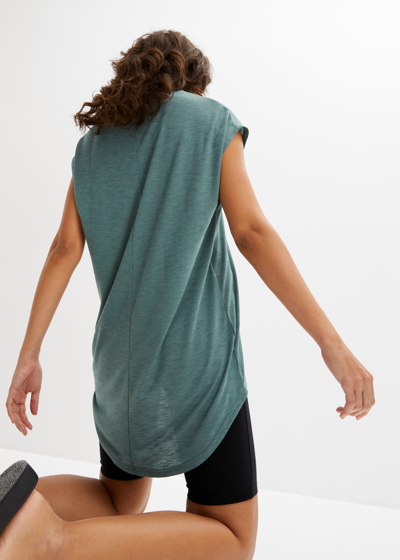 bonprix Longshirt »Longshirt aus Viskose-Mischung« lässige Passform, längeres Rückenteil, abgerundeter Saum