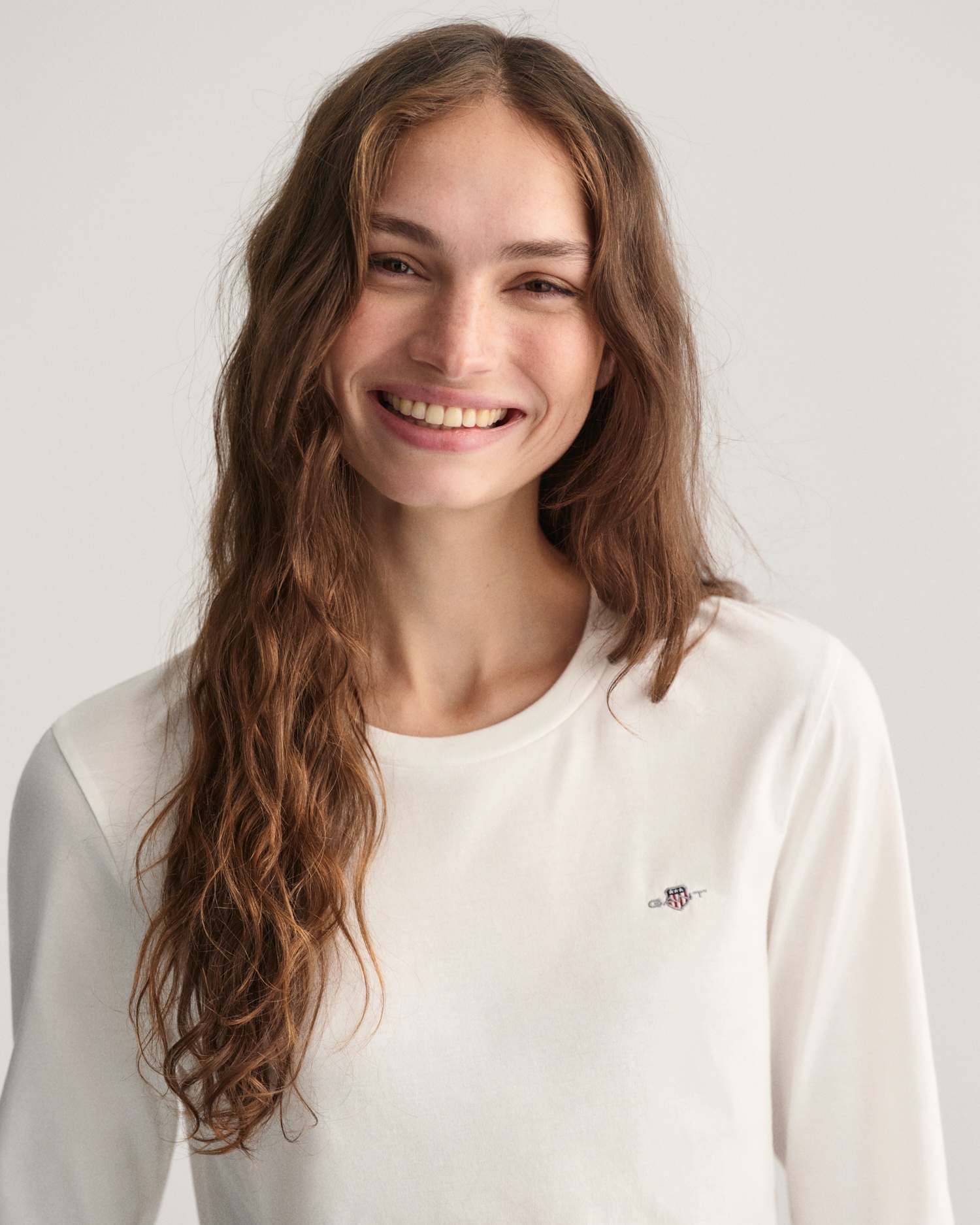 Gant Langarmshirt »REG SHIELD LS T-SHIRT«, kleine Logostickerei auf der Brust