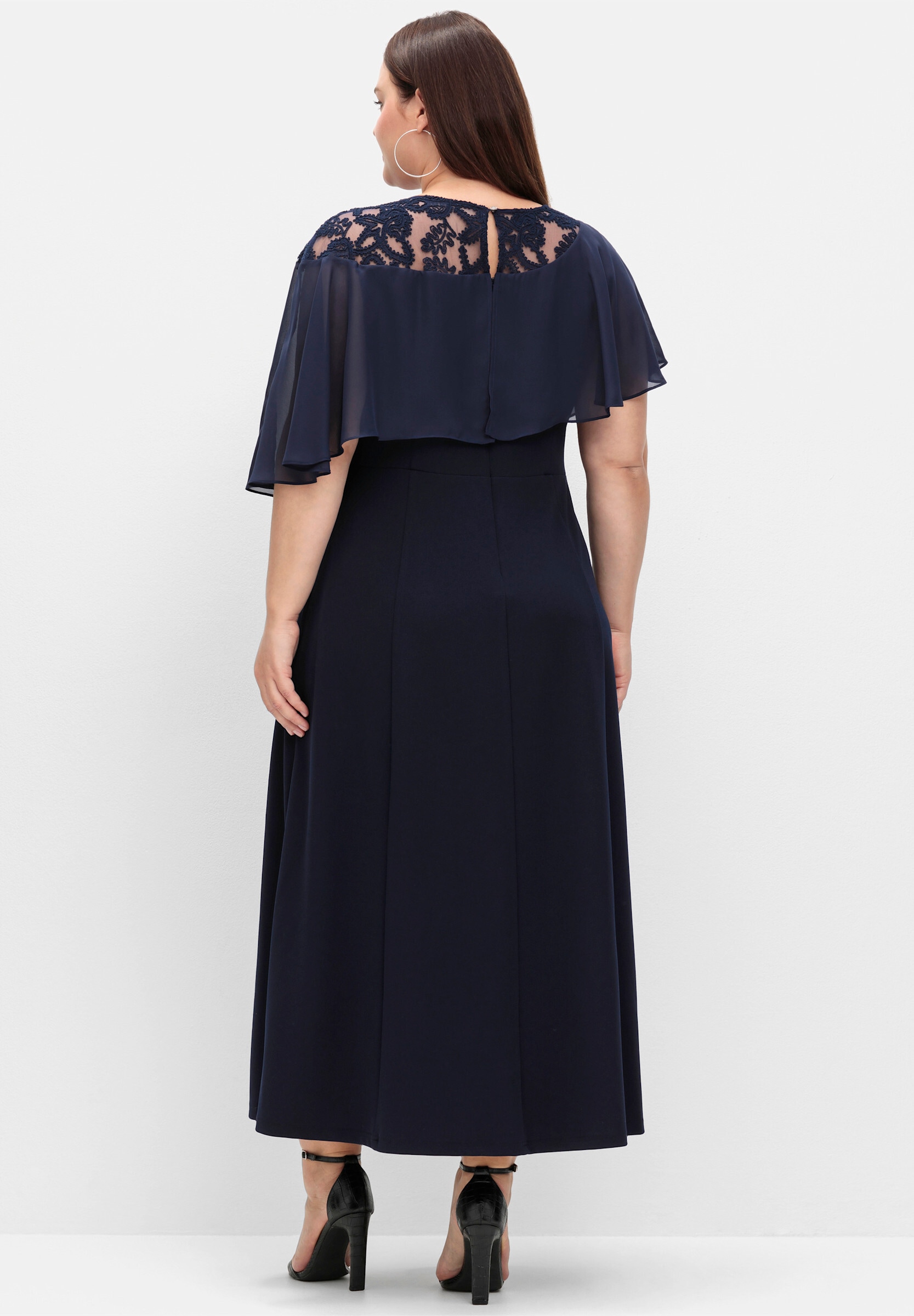 Sheego Jerseykleid »Abendkleid Abendkleid mit Chiffon-Cape« Ohne Tasche mit Cape aus Spitze, in Midilänge