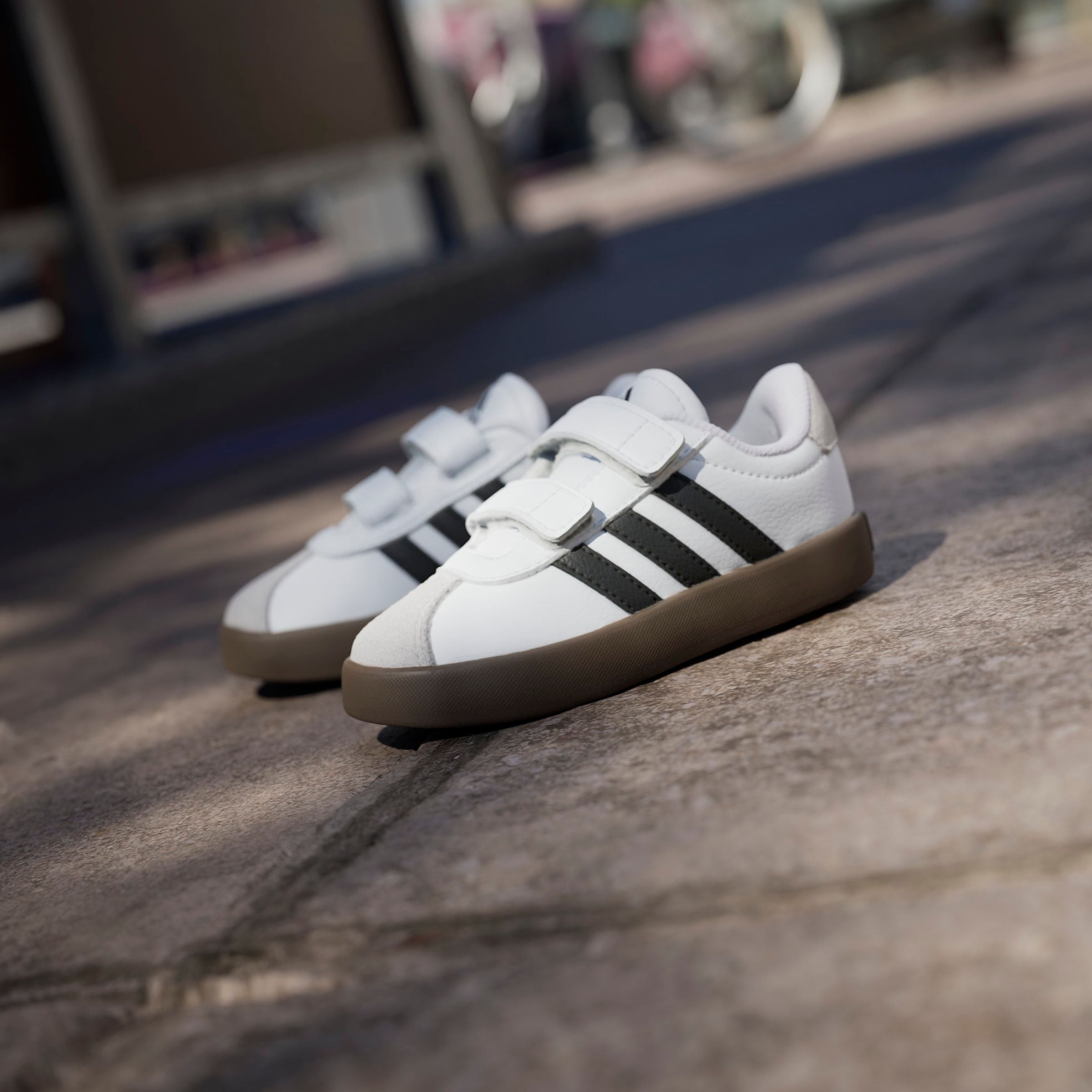 adidas Sportswear Klettschuh »VL COURT 3.0 KIDS«, inspiriert vom Design des adidas samba