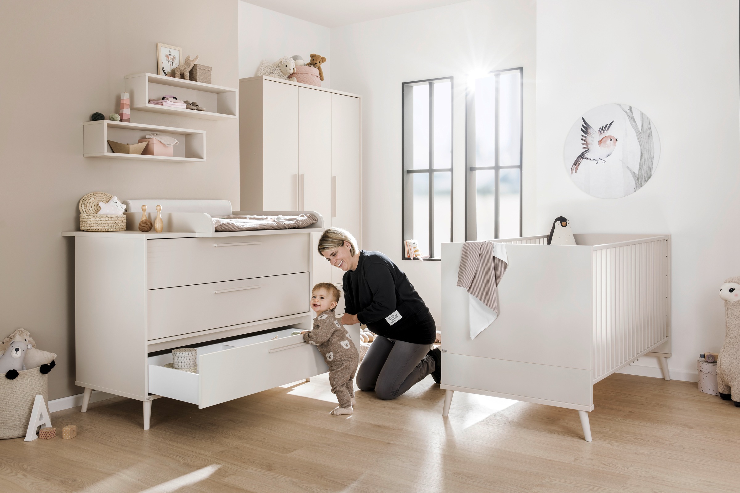 PAIDI Babybett »EEFJE 70x140cm in Beige, umbaubares Kinderbett mit Massivholz« Gitterbett 4-fach höhenverstellbar, entnehmbare Sprossen, Juniorbett