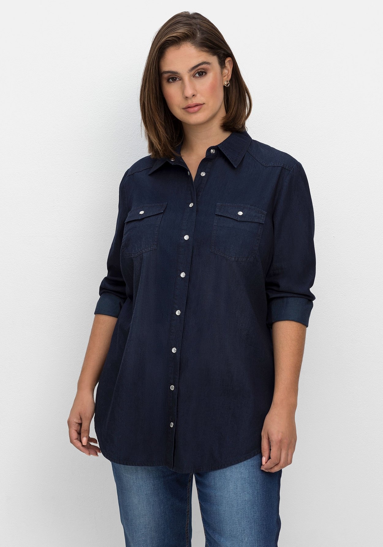 Sheego Jeansbluse »Jeansbluse mit Knopfleiste und Brusttaschen«