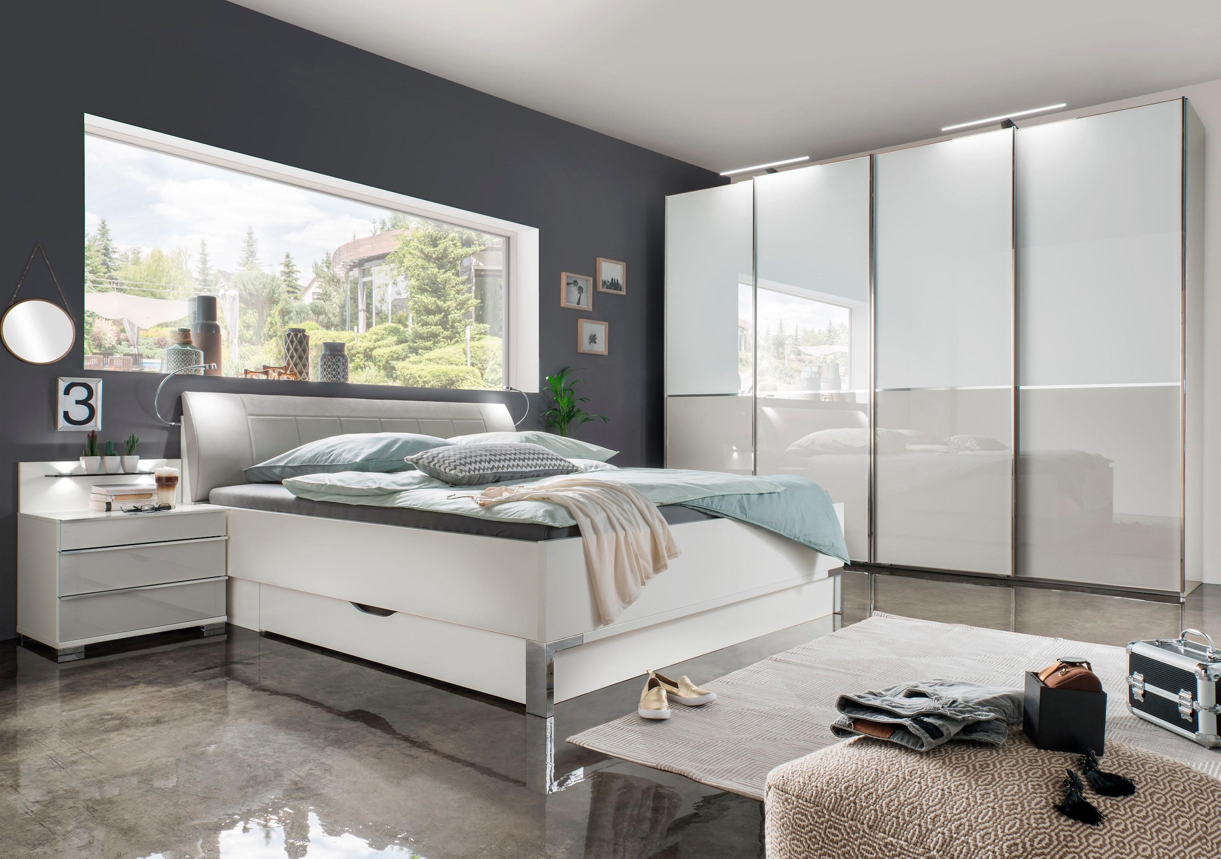 WIEMANN Schwebetürenschrank »Shanghai, Made in Germany,«, mit praktischer Panorama-Tür und edler Glasfront, lautlos gleitend