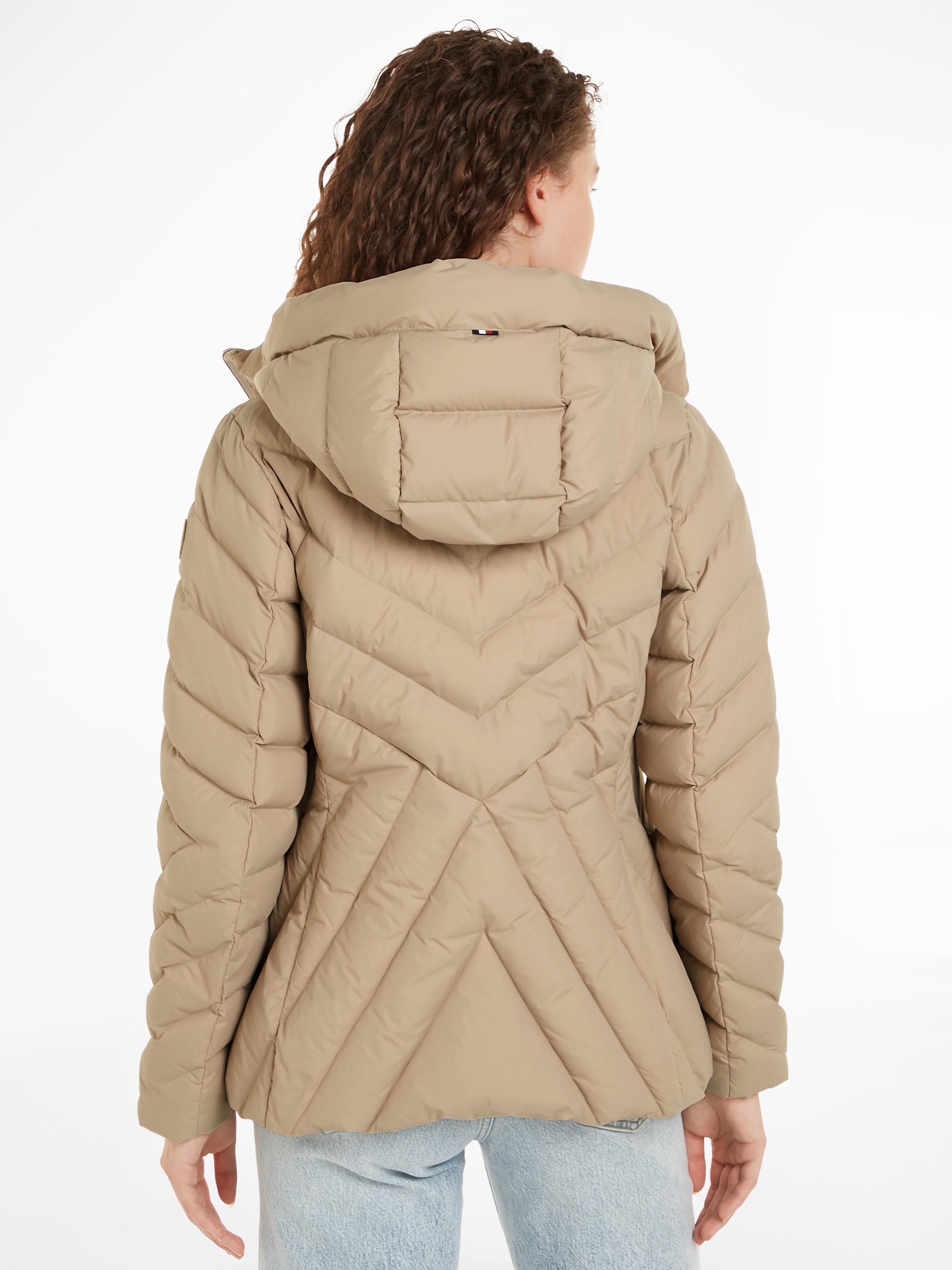 Tommy Hilfiger Steppjacke »CHEVRON MW PADDED JACKET«, mit Kapuze, mit mittelstarker Wattierung und Tommy Hilfiger Markenlabel