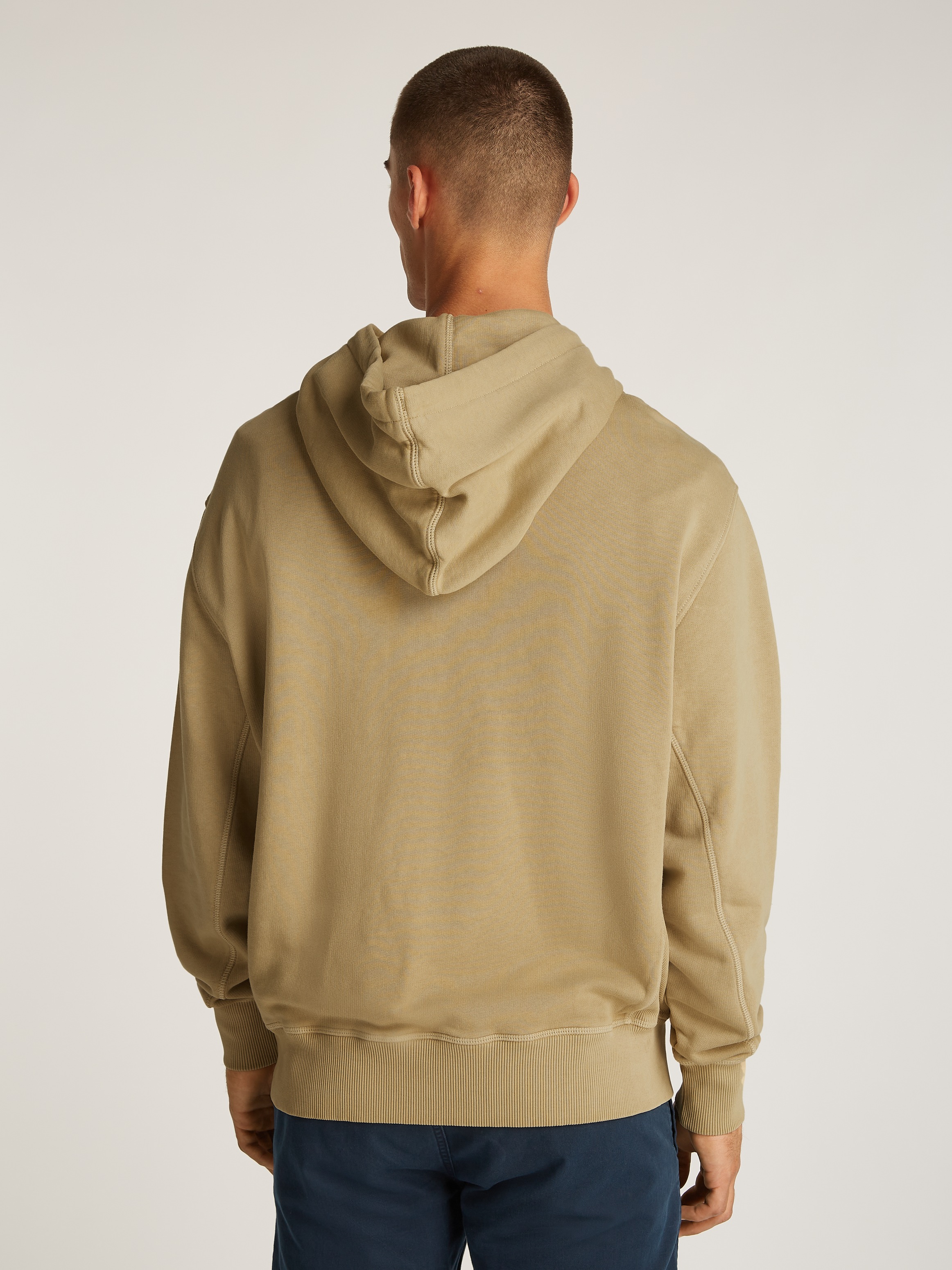 Tommy Jeans Hoodie »TJM RLX TJ LABEL HOODIE«, mit großer Logostickerei