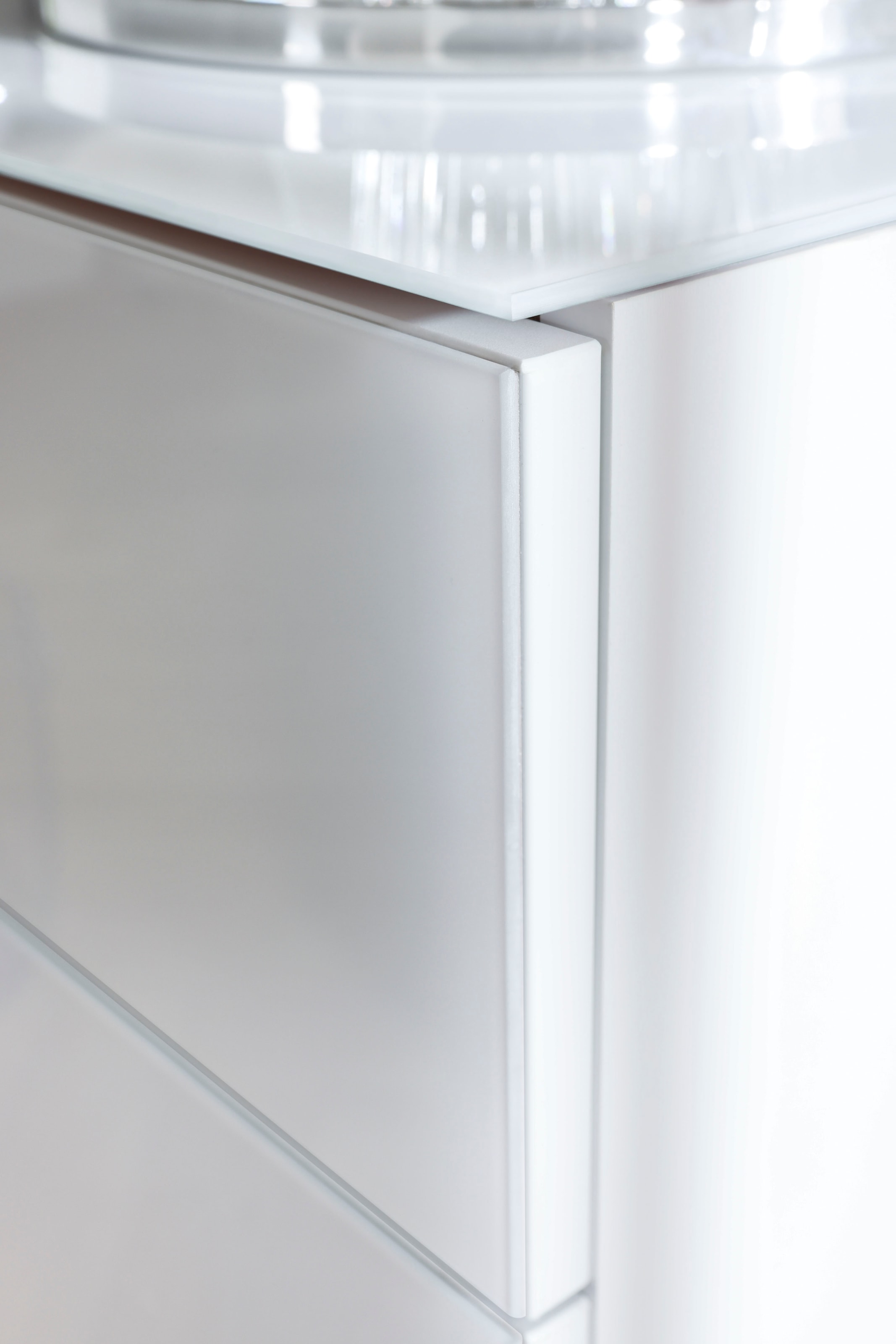 rauch Kombikommode »Kommode Türkommode Sideboard Kombikommode FLIPP mit Glasfront«, (Breite 120 cm mit 2 Einlegeböden), 1-türig, 5 Schubladen, Soft-Close-Funktion, Oberboden und Front Glas
