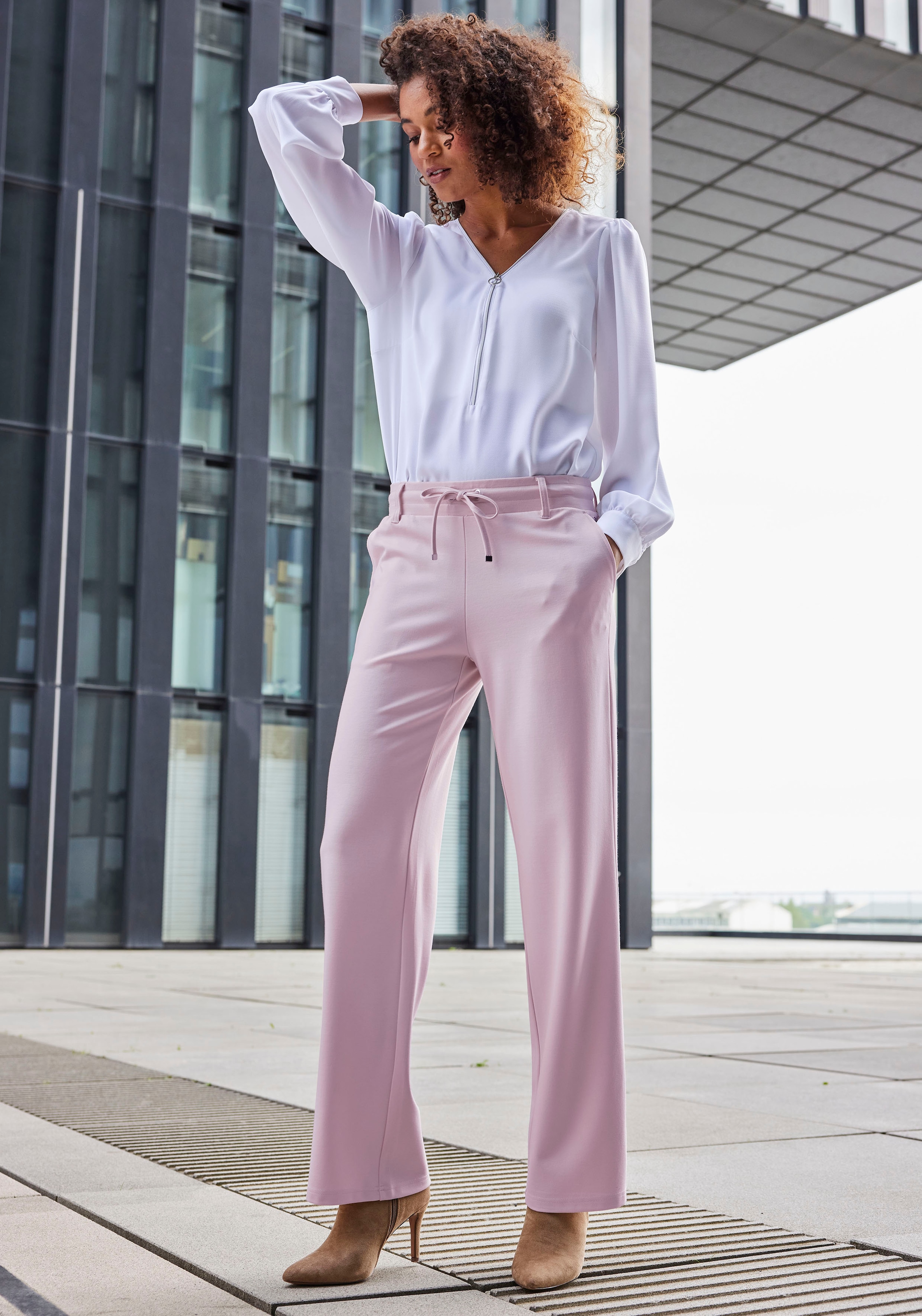 LASCANA Homewearhose, in weich fließendem Material, Loungewear