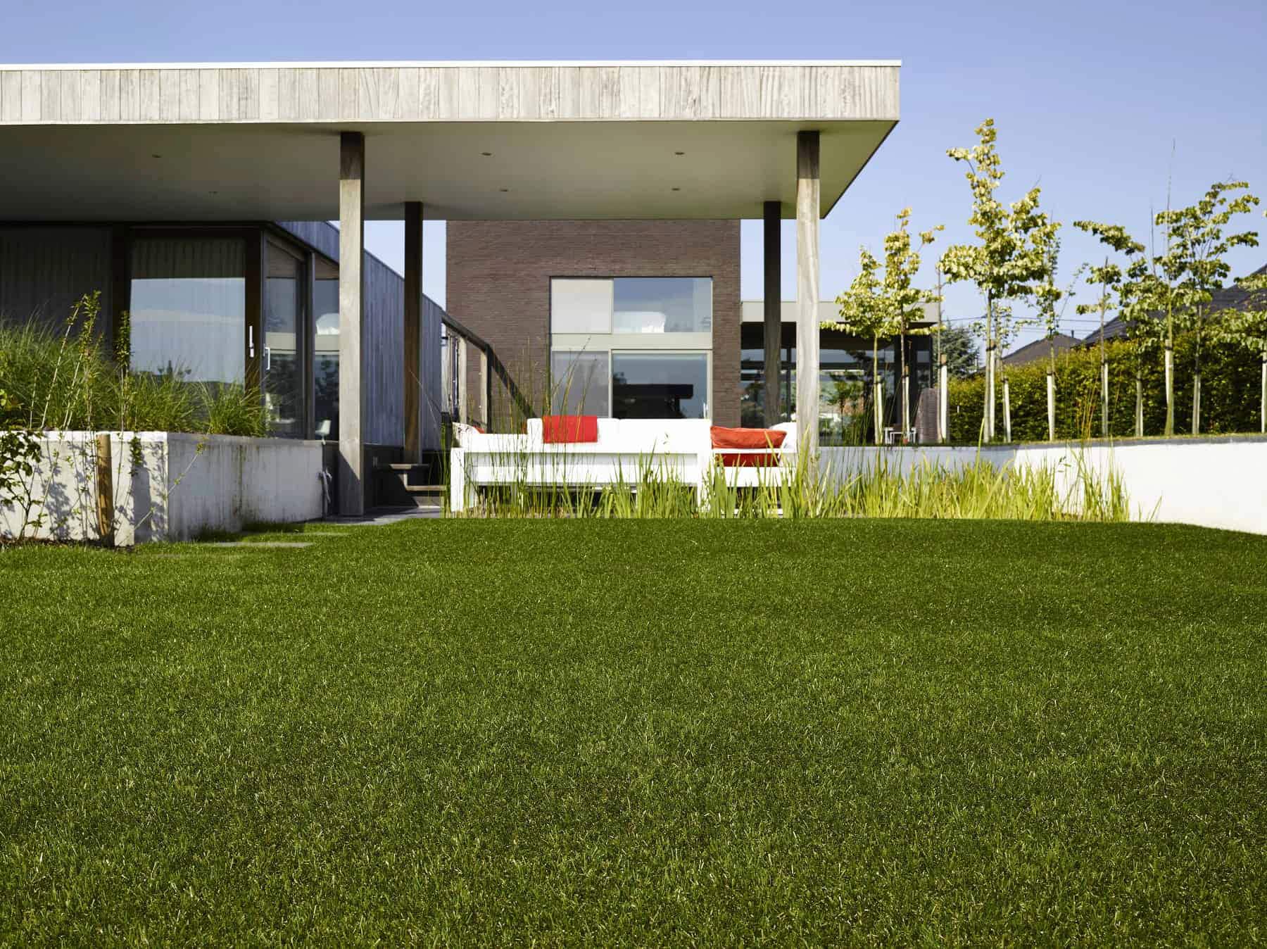 Primaflor-Ideen in Textil Kunstrasen »FORESTLAND, Made in Spain« rechteckig 37 mm Höhe natürliche Optik, mit Drainagefunktion, ideal für Balkon & Terrasse