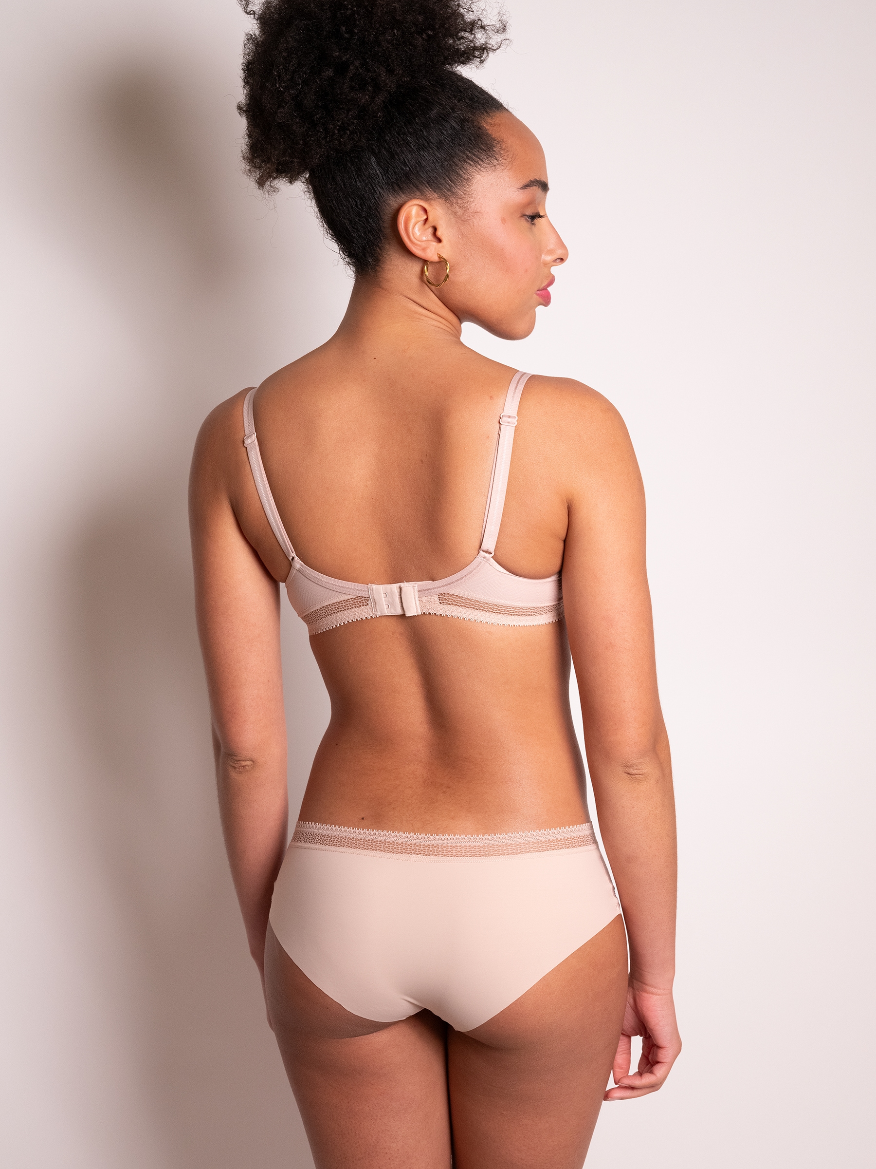 PASSIONATA Panty »DREAM TODAY«, ultraflaches Spitzenband, Jacquard-Microfaser, elastischer Bund