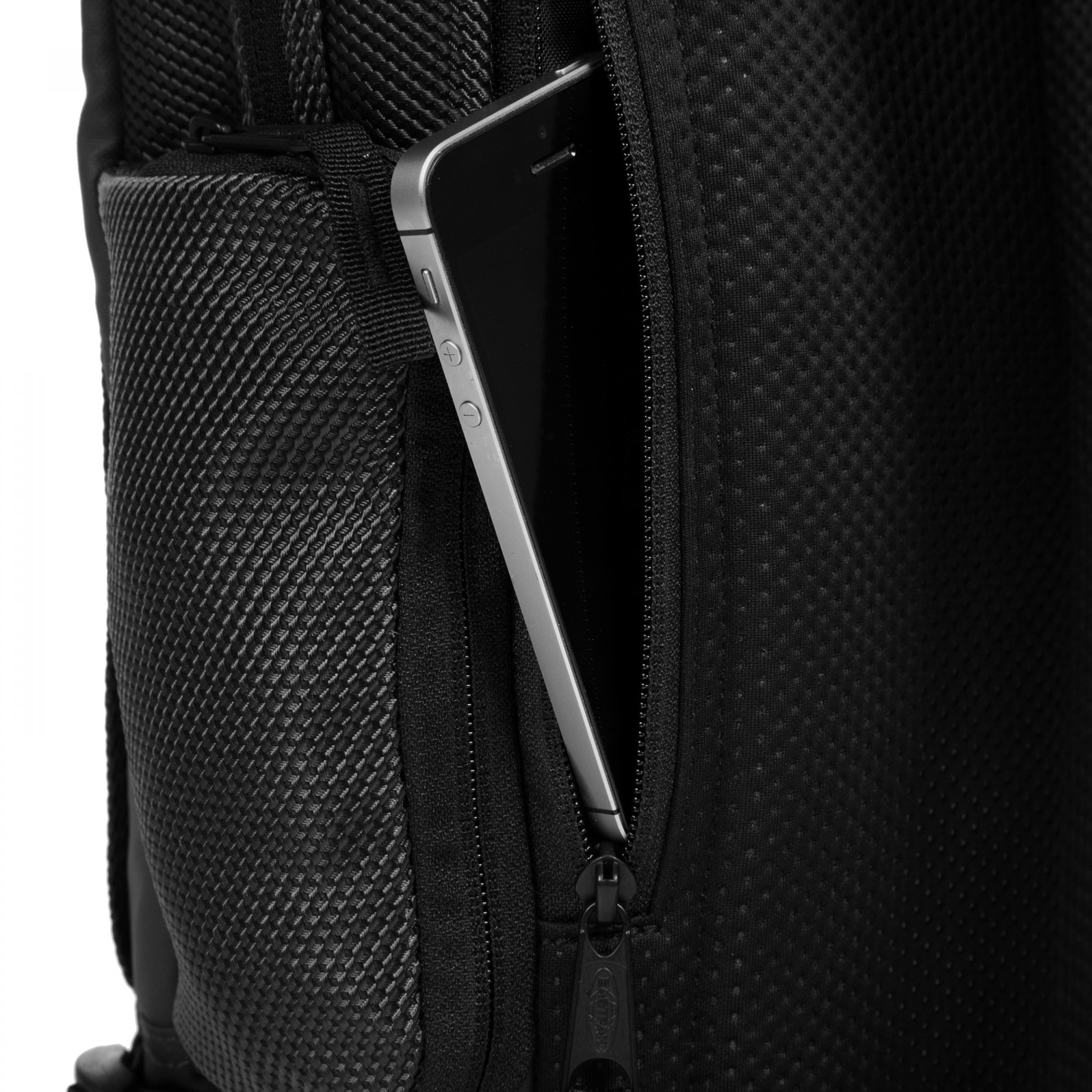 Eastpak Laptoprucksack »TECUM M«, enthält recyceltes Material (Global  Recycled Standard) bei ♕