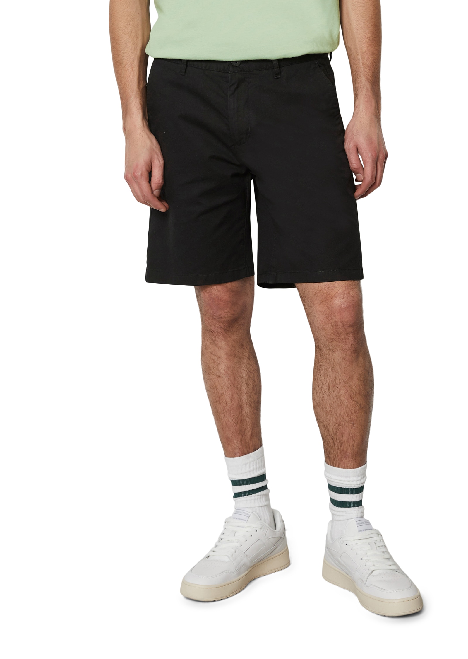 Bermudas, im cleanen Look