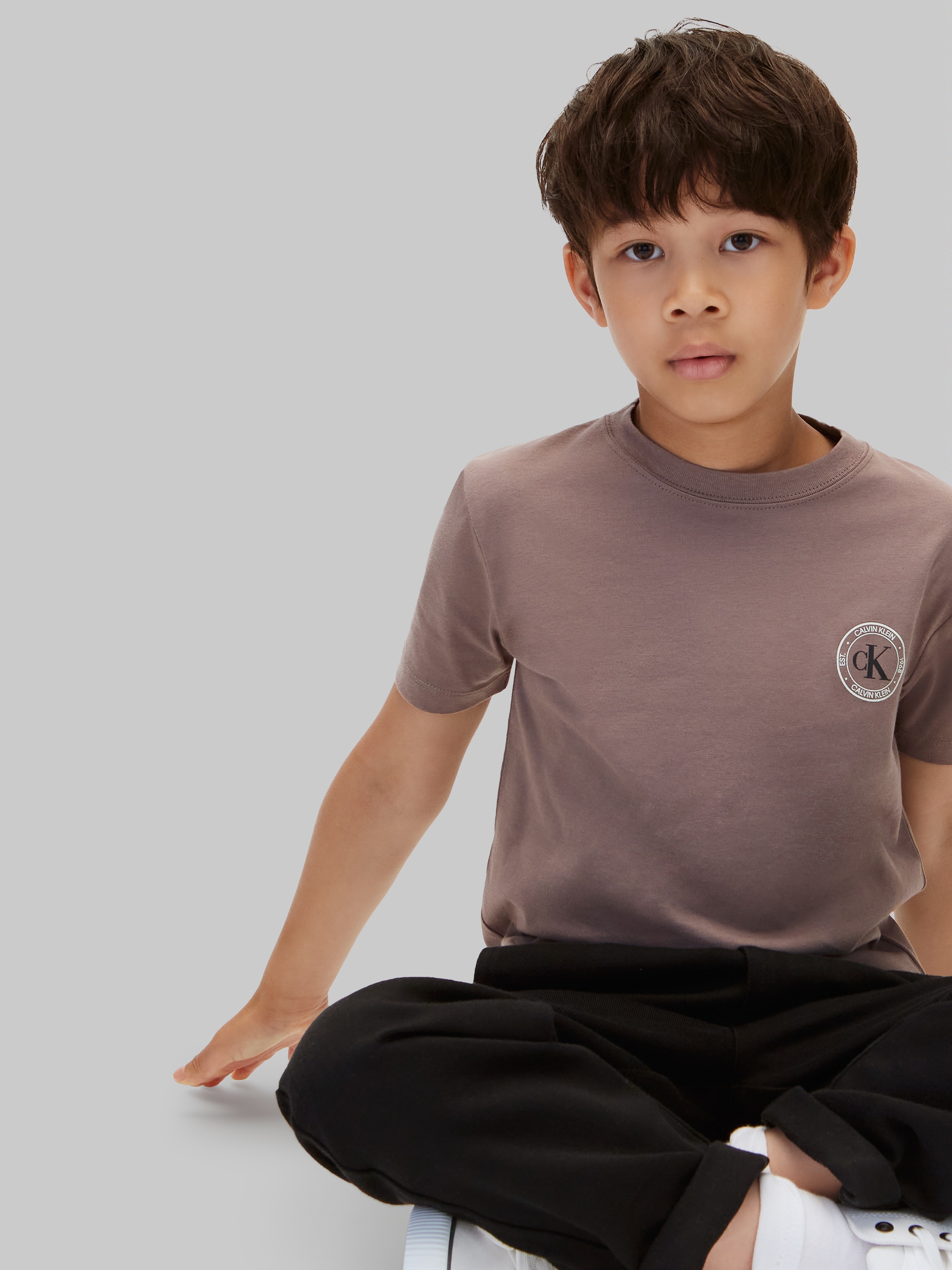 Calvin Klein Jeans T-Shirt »CK SMALL CHEST CIRCLE SS T-SHIRT« Regular fit mit Rundhalsausschnitt