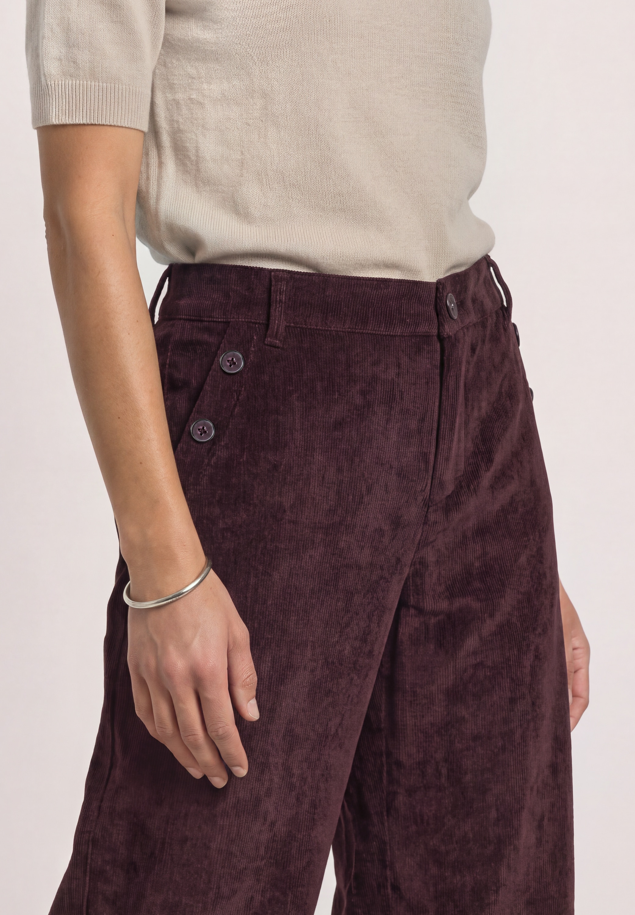 STREET ONE Cordhose »Style Amalia«  Streight Leg mit Zierknöpfen