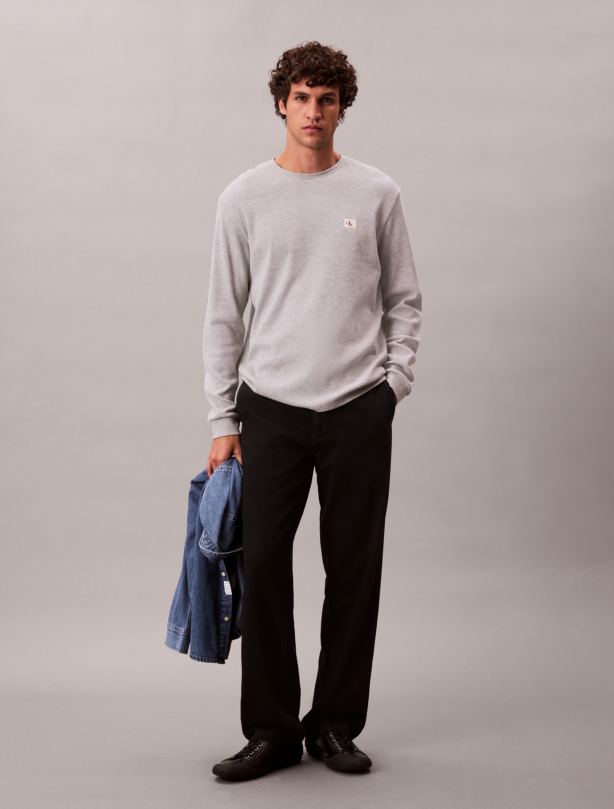 Calvin Klein Jeans Langarmshirt »LS WAFFLE BADGE CREWNK TEE«, Mit Rundhalsausschnitt