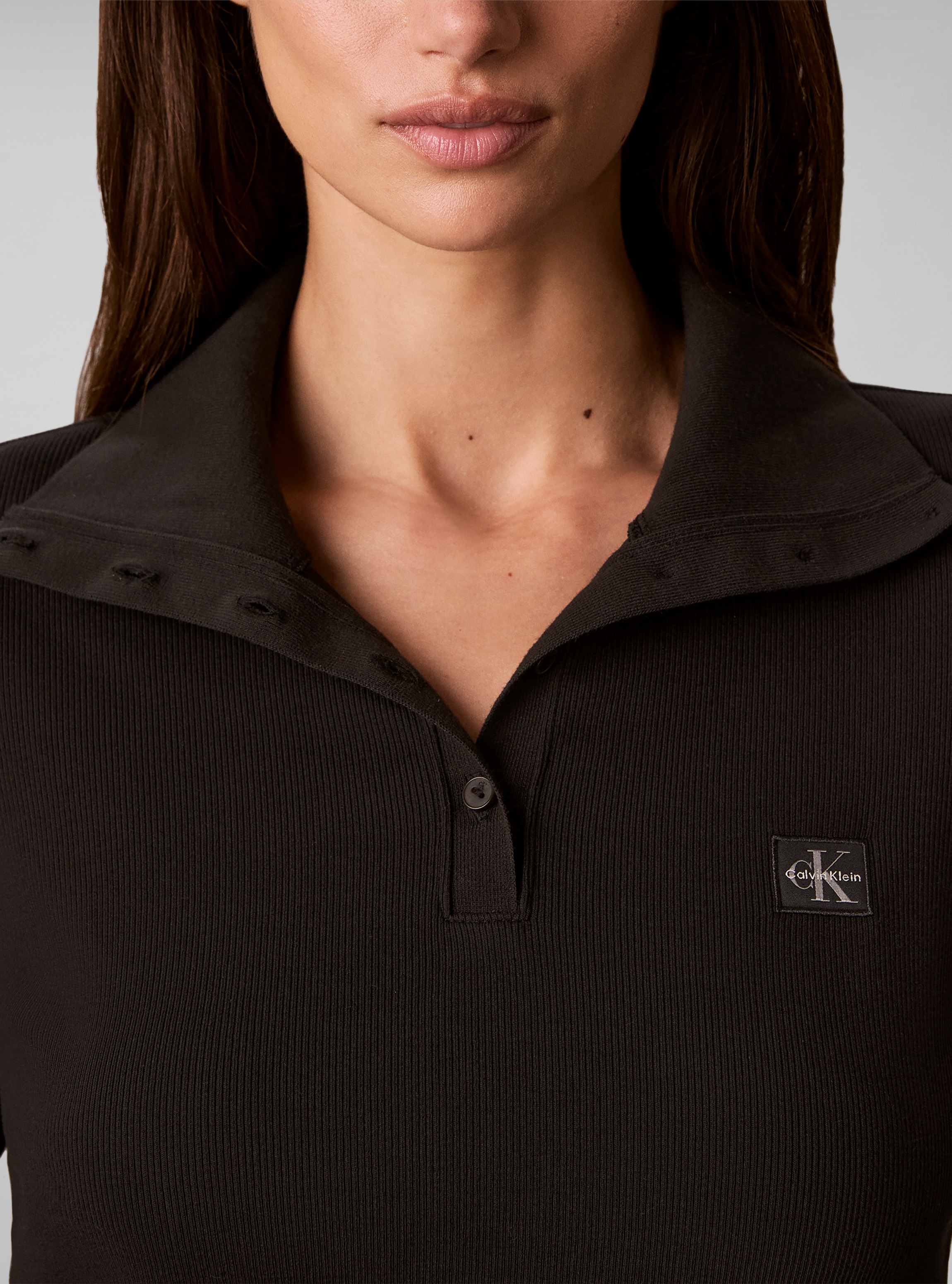 Calvin Klein Jeans Langarmshirt Kragen mit Knopfleiste, Regular Fit, kurze Form