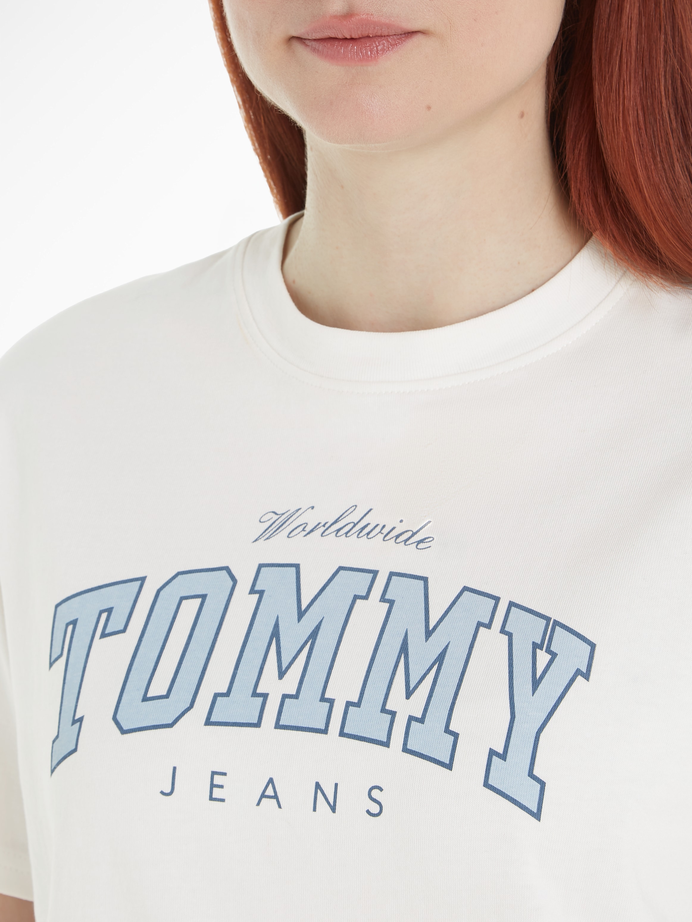 Tommy Jeans T-Shirt »TJW RLX VARSITY LUX TEE«, mit Frontprint